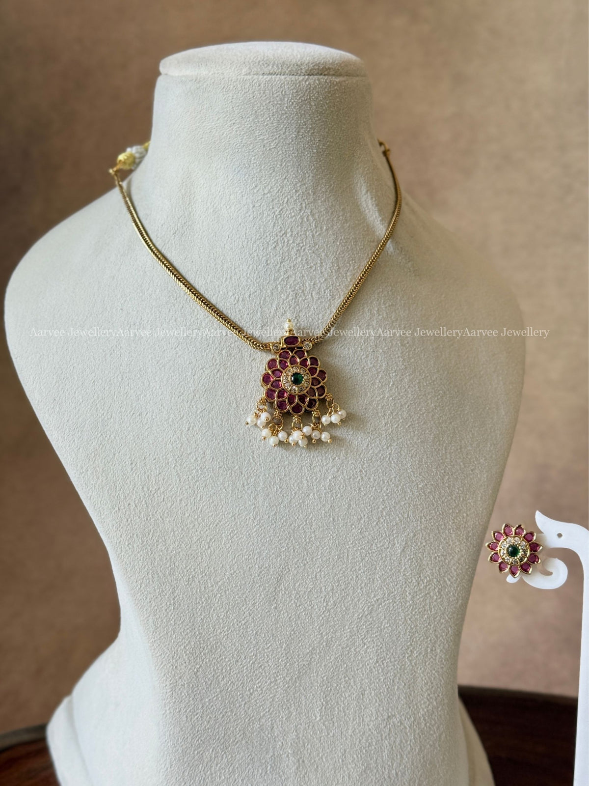 GOLD PLATED ATTIGAI NECKLACE SET WITH FLORAL PENDANT
