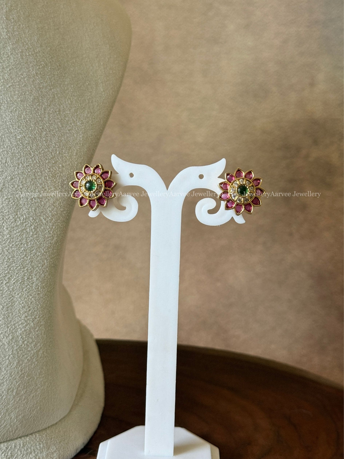 GOLD PLATED ATTIGAI NECKLACE SET WITH FLORAL PENDANT