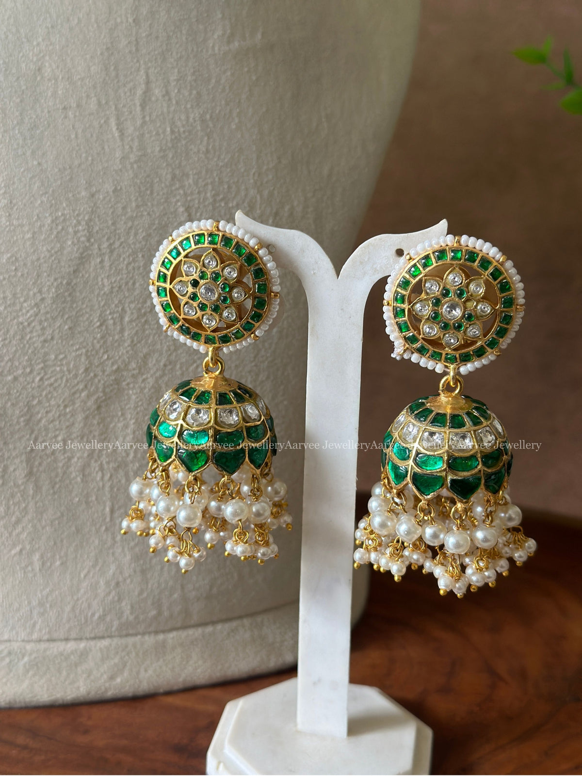 JADAU KUNDAN GREEN STONE MANGO MOTIF BRIDAL JEWELLERY SET WITH PEARLS