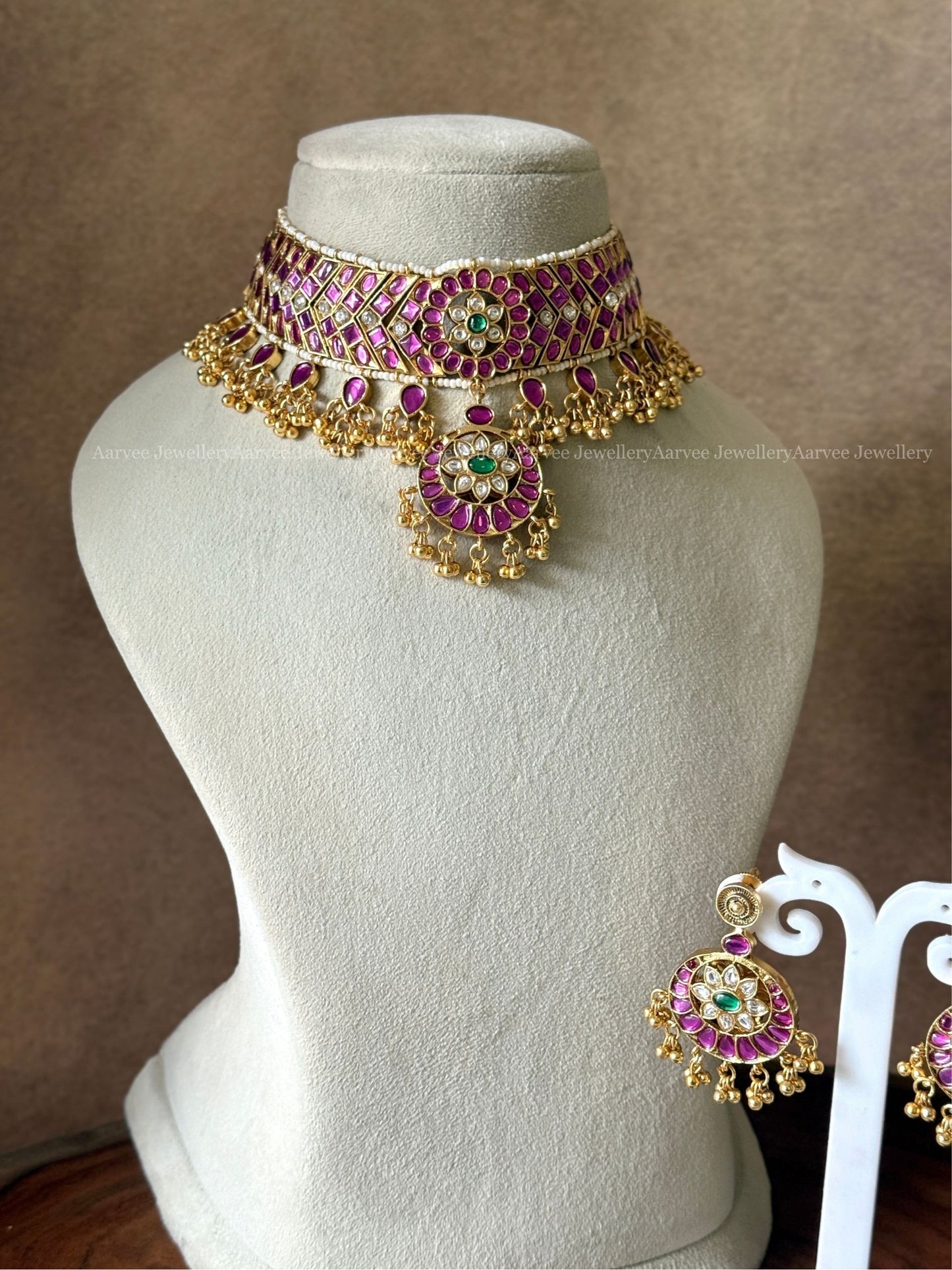 REVERSIBLE 2 IN 1 KUNDAN PINK / WHITE STONES CHOKER SET WITH GOLD BEADS