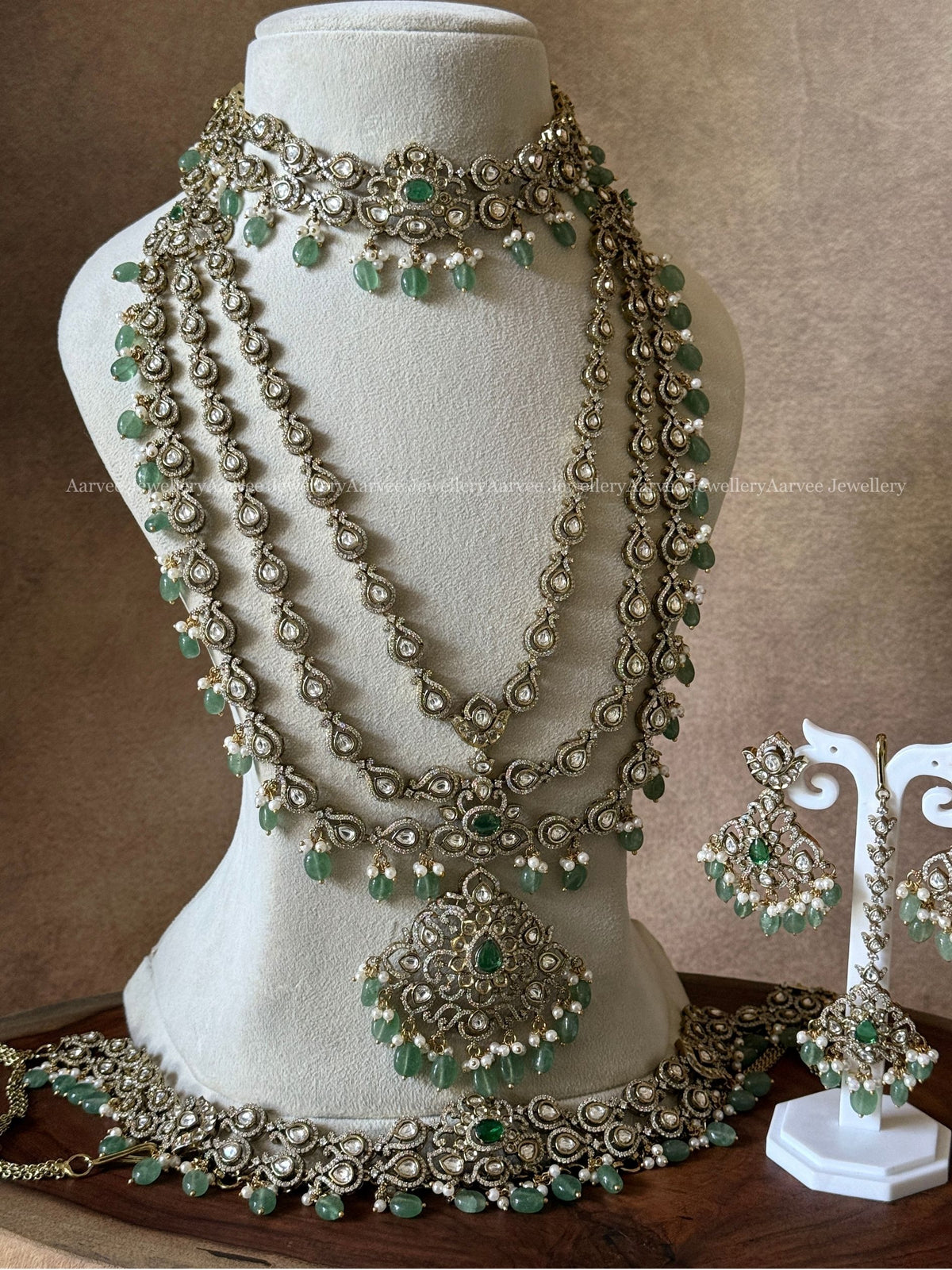 VICTORIAN BRIDAL JEWELLERY SET WITH WHITE STONES AND PASTEL BEADS
