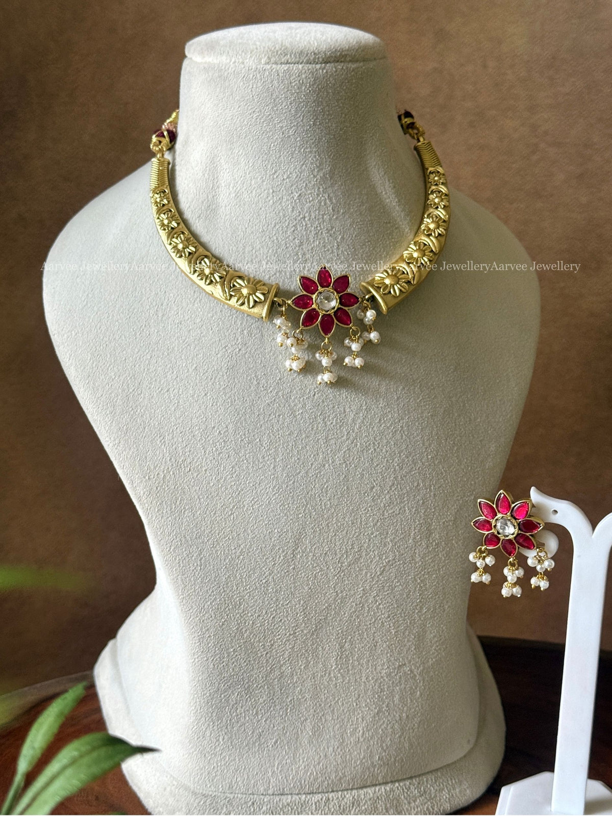 JADAU KUNDAN GOLD TONE KANTI NECKLACE SET WITH RUBY STONE FLORAL PENDANT