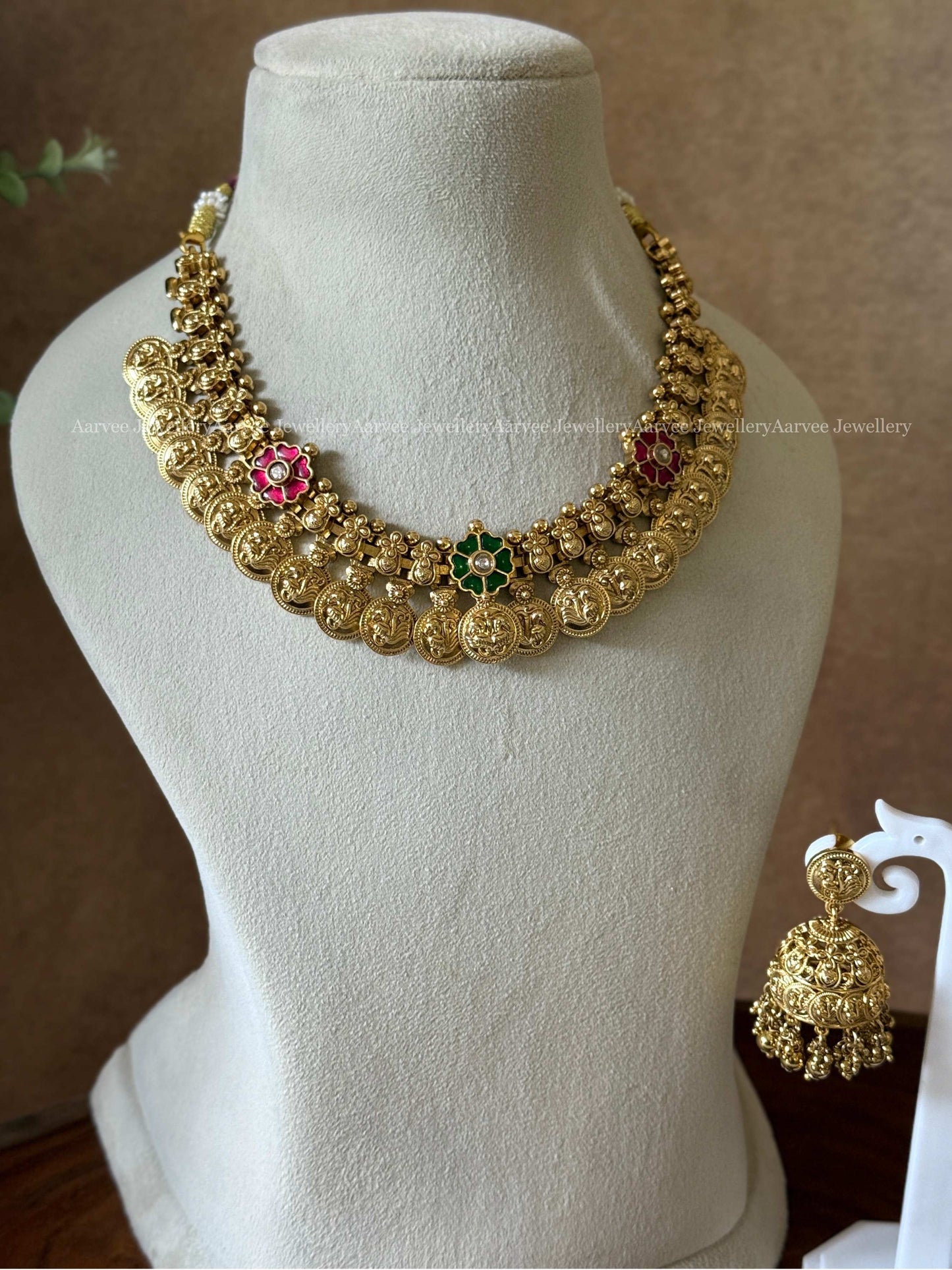 ANTIQUE GOLD PEACOCK MOTIF COIN NECKLACE SET WITH KEMP FLORAL PENDANT