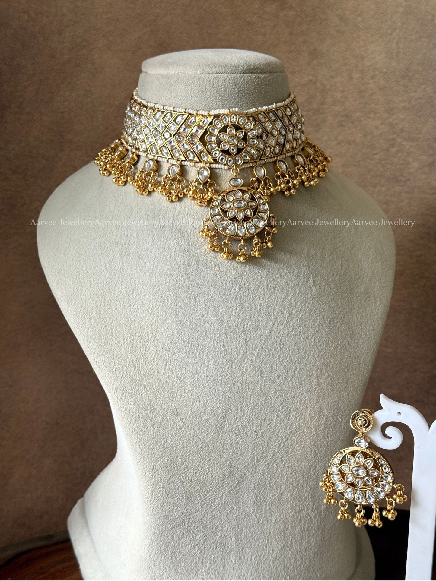 REVERSIBLE 2 IN 1 KUNDAN PINK / WHITE STONES CHOKER SET WITH GOLD BEADS