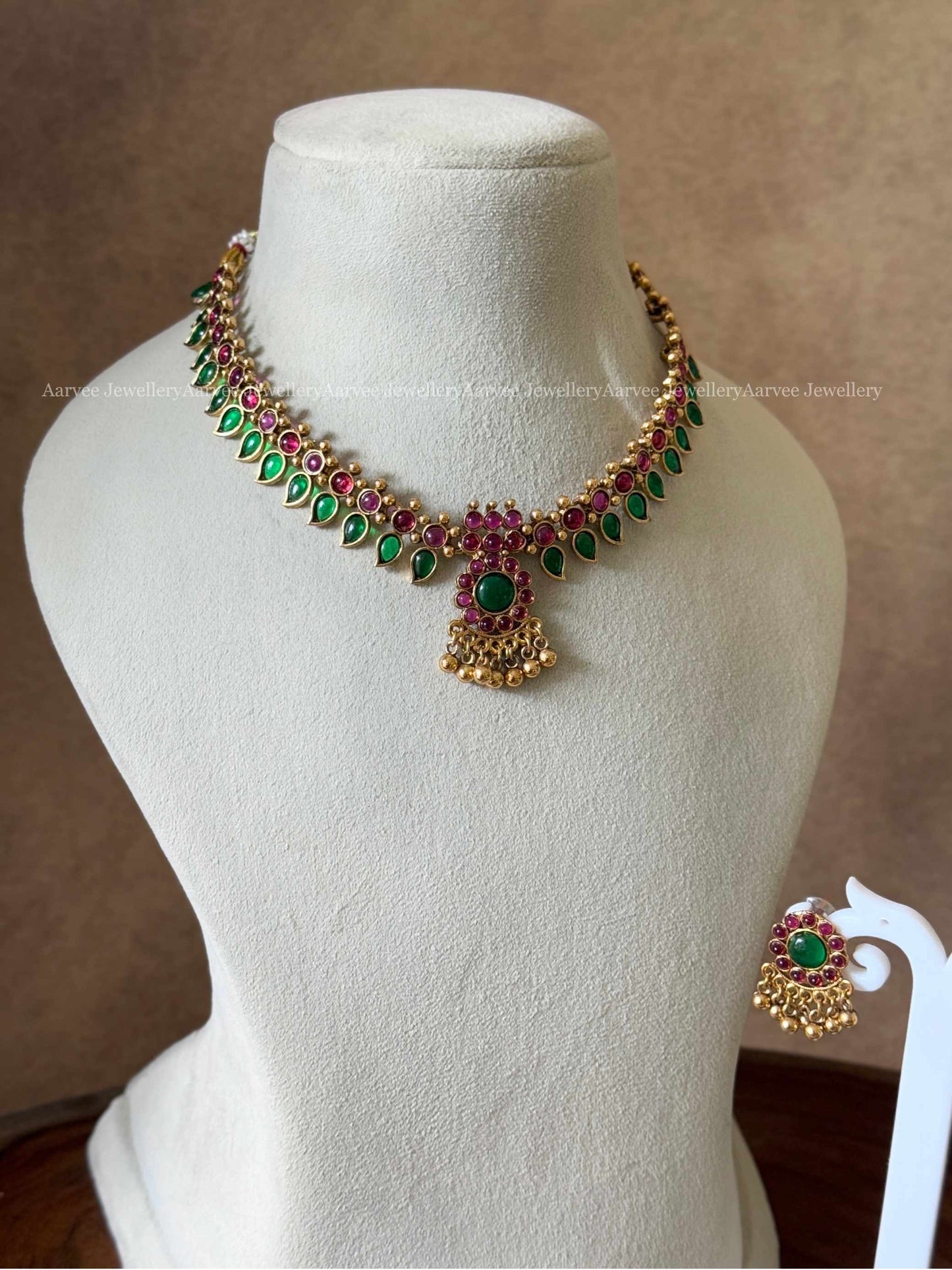 RUBY / GREEN STONE MANGO MOTIF NECKLACE SET