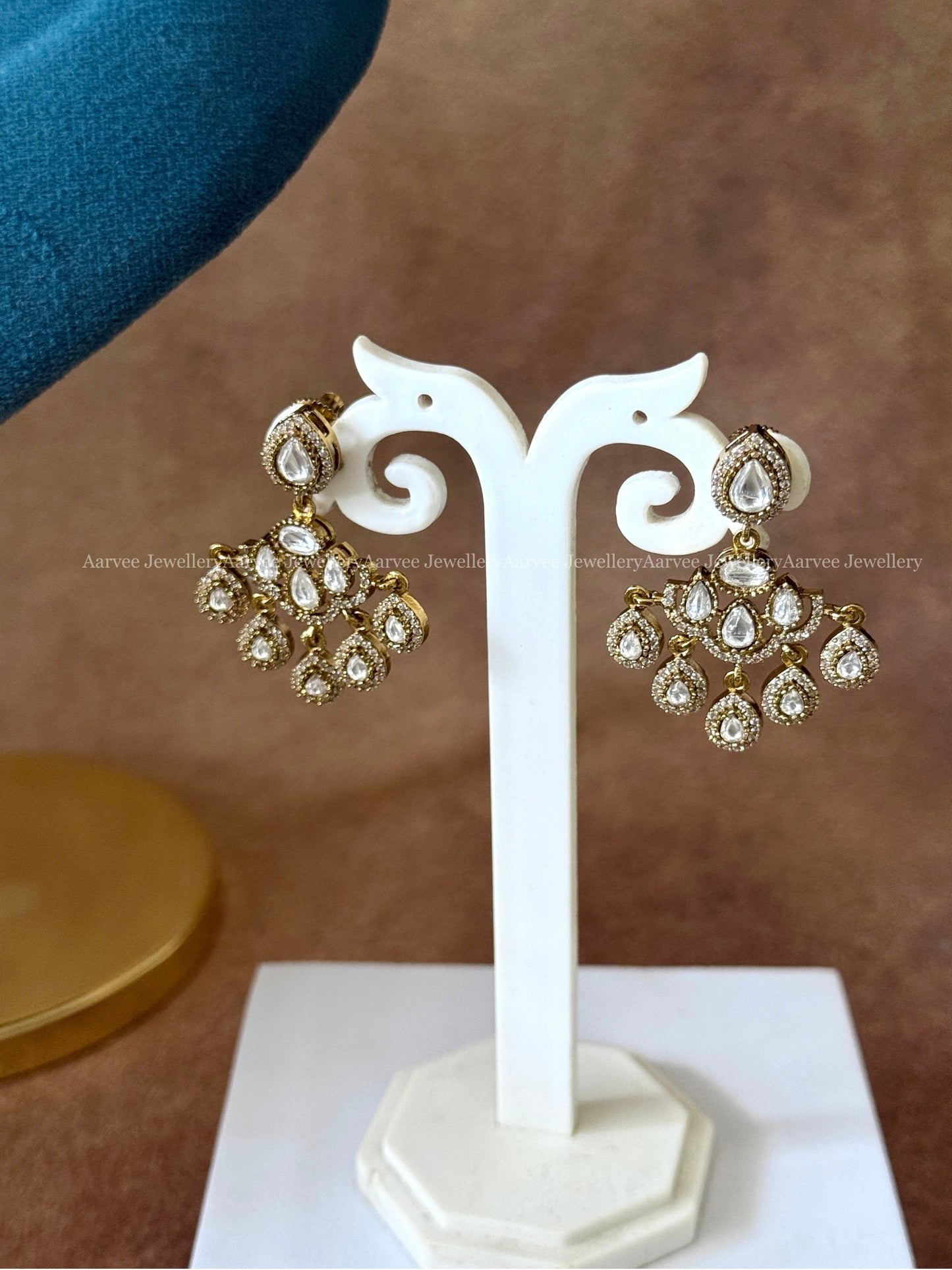VICTORIAN WHITE STONES FLORAL NECKLACE SET