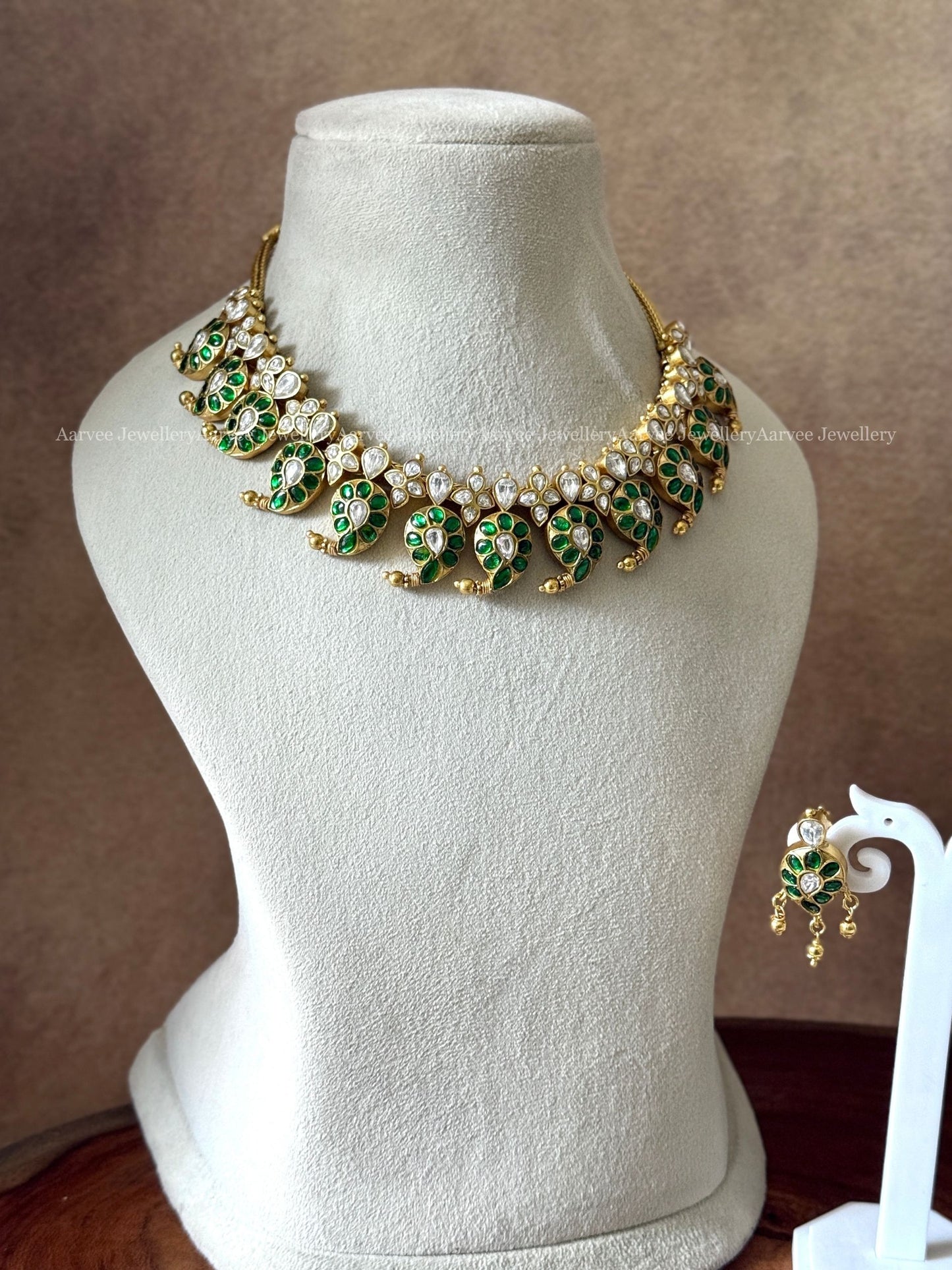 JADAU KUNDAN GREEN / WHITE COLOUR MANGO NECKLACE SET