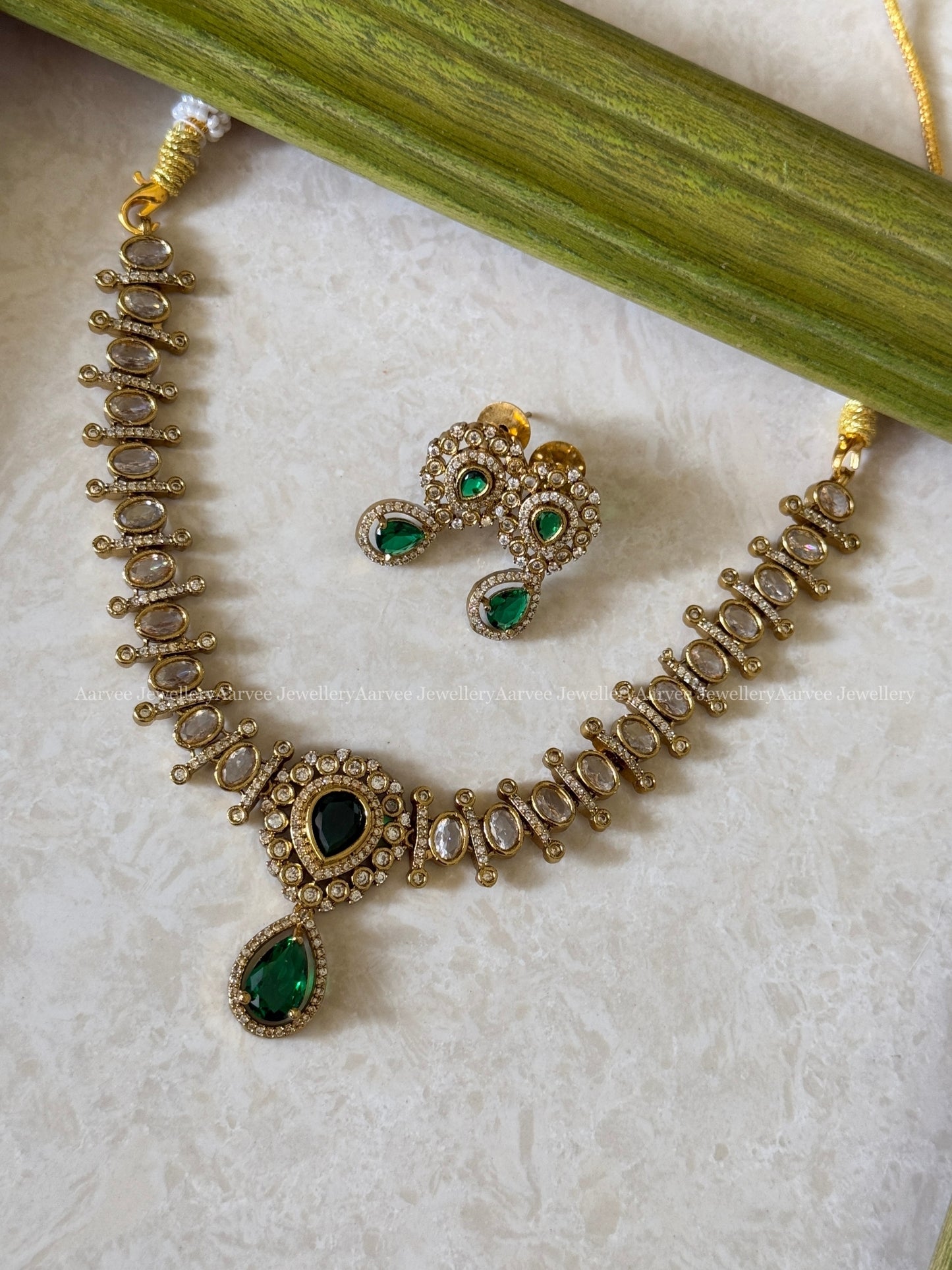 MINIMAL WHITE STONE VICTORIAN NECKLACE SET WITH GREEN TEAR DROP PENDANT