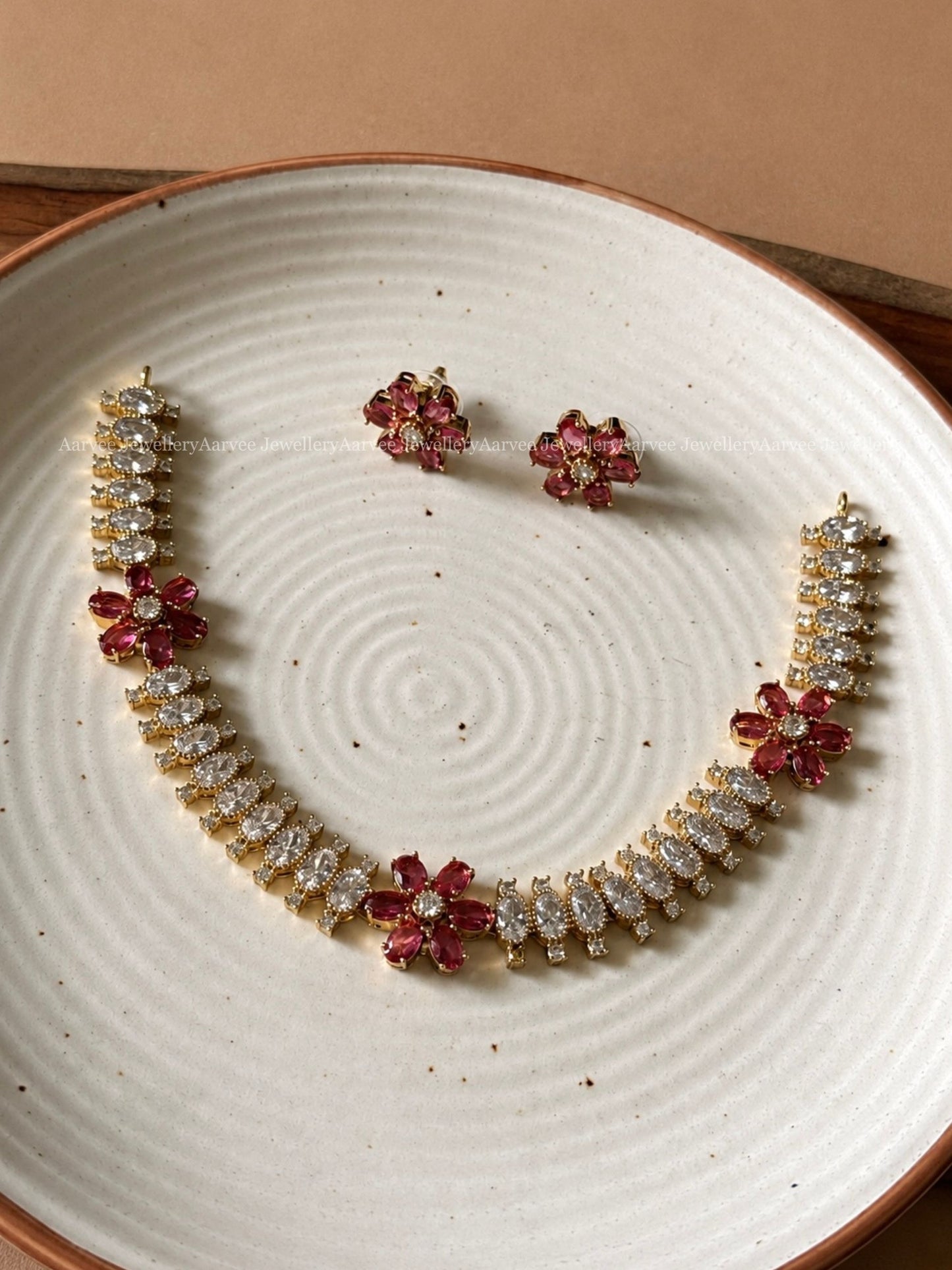 MINIMAL WHITE / RED CZ STONE FLORAL NECKLACE SET
