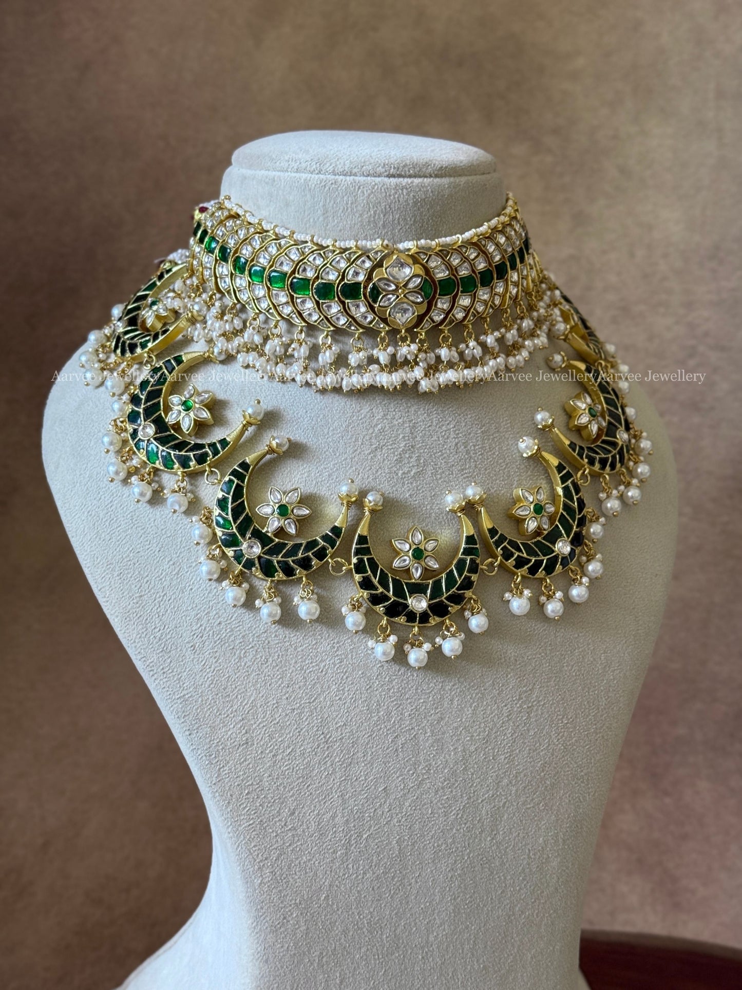 JADAU KUNDAN WHITE / GREEN STONE CHOKER WITH CHAND NECKLACE