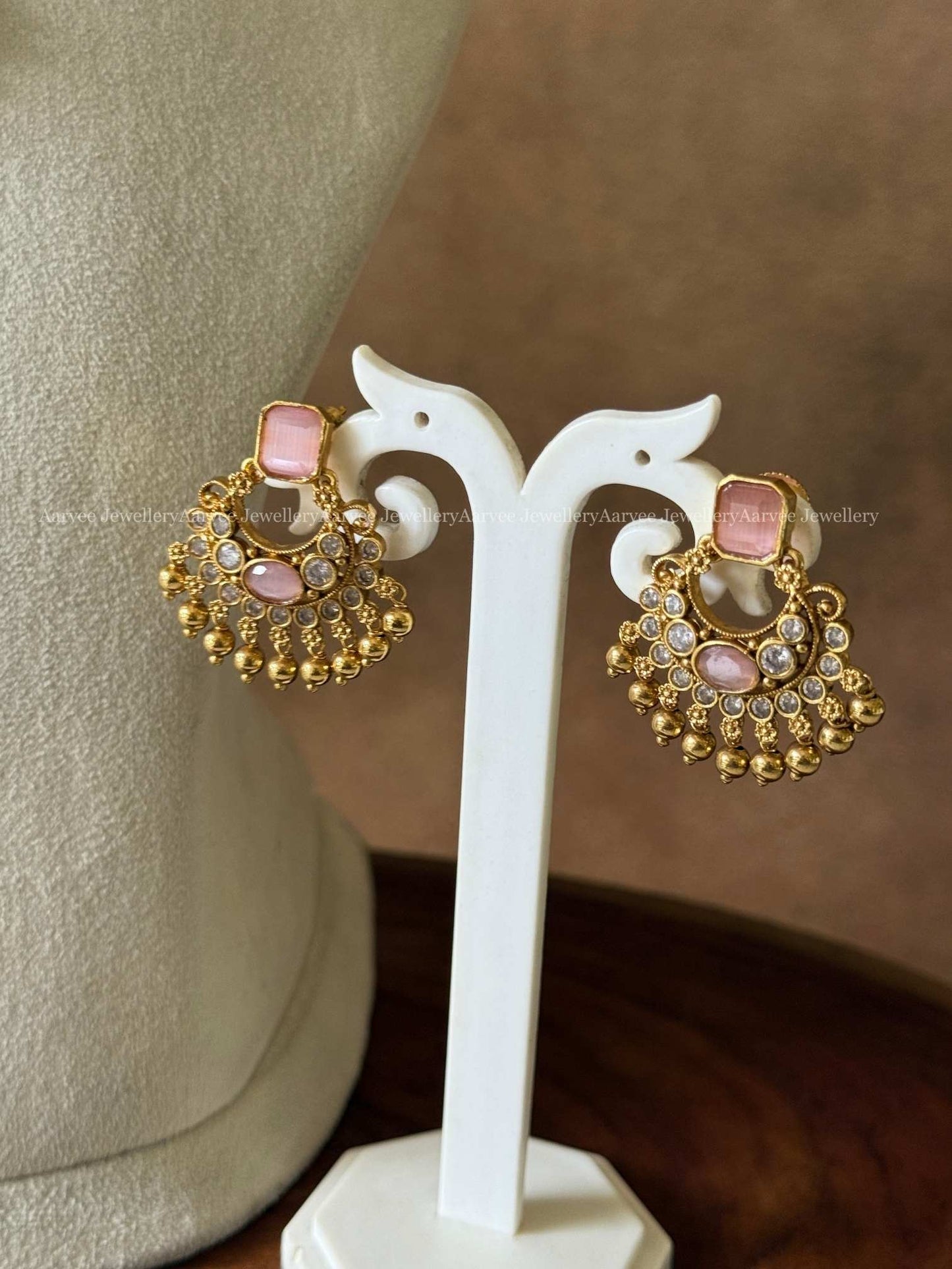 PASTEL PINK STONE NECKLACE SET WITH GOLD BEADS