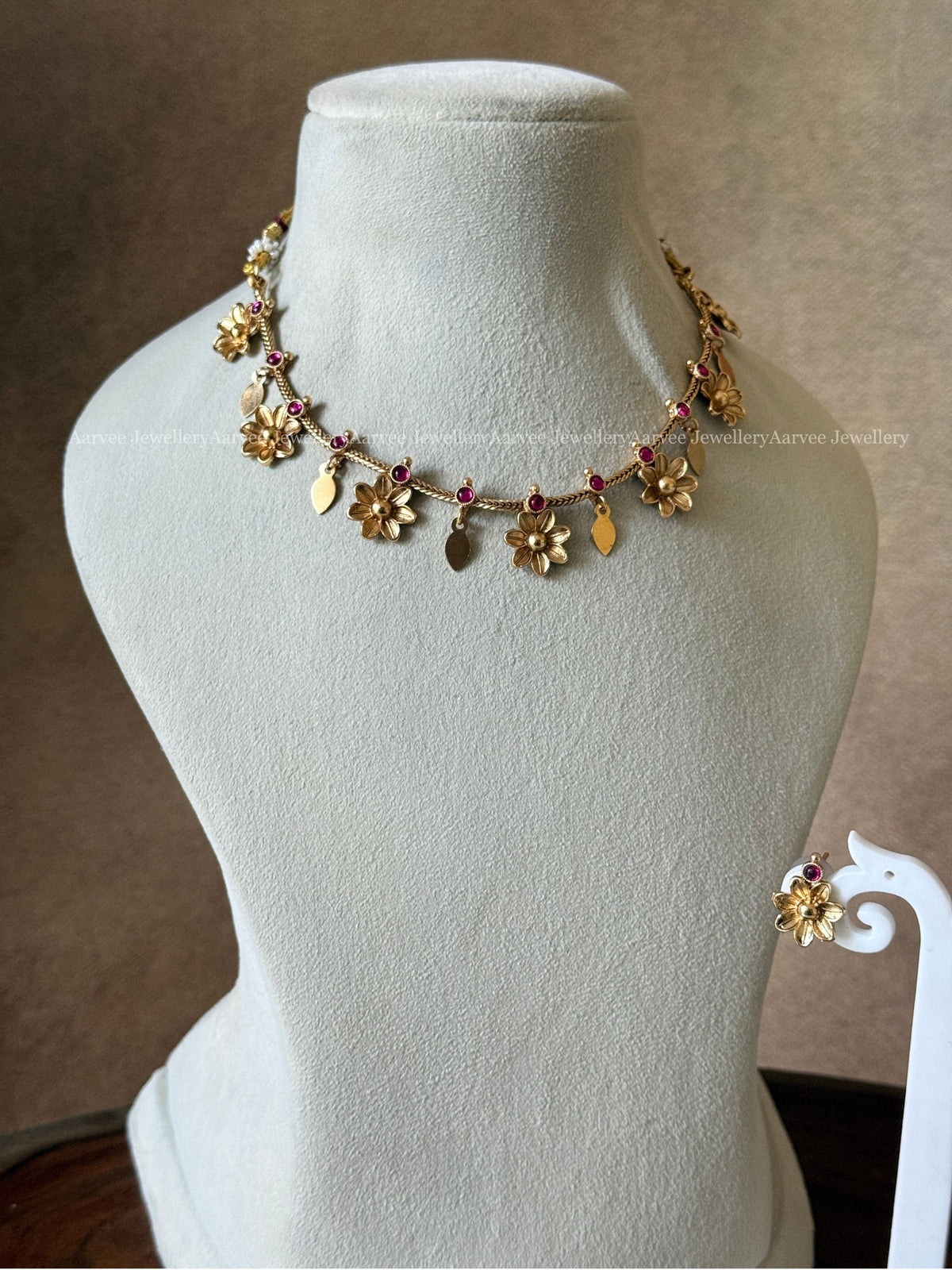 GOLD CHAIN NECKLACE SET WITH RUBY STONE FLORAL & LEAF DESIGN