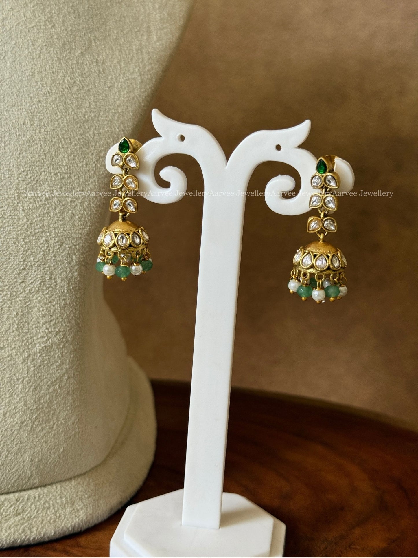 JADAU KUNDAN WHITE / GREEN STONE CHOKER SET WITH PASTEL BEADS