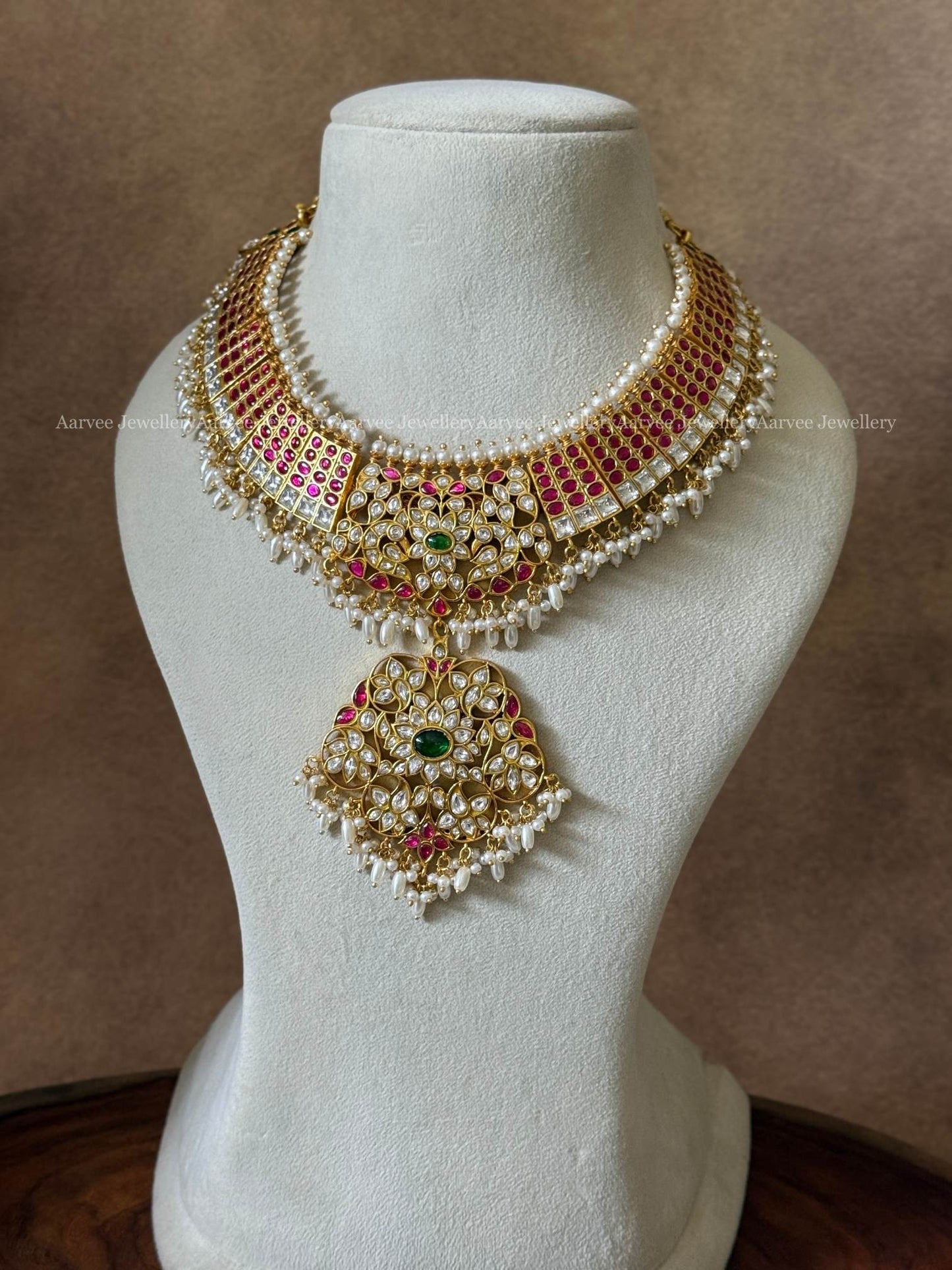 JADAU KUNDAN STATEMENT NECKLACE IN RUBY STONES AND RICE PEARLS