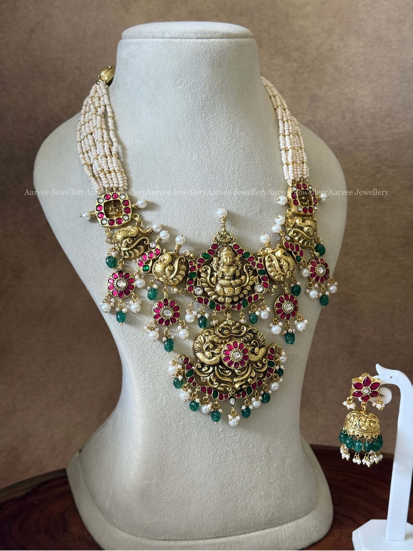 JADAU KUNDAN PEARL BUNCH MIDLENGTH NECKLACE SET WITH LAXMI PENDANT AND GREEN BEADS