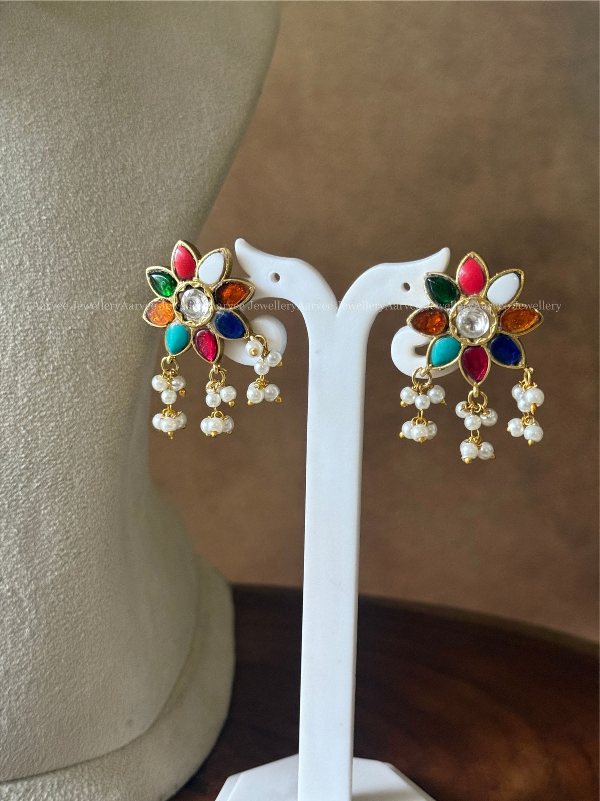 JADAU KUNDAN GOLD TONE KANTI NECKLACE SET WITH NAVARATHNA STONE FLORAL PENDANT