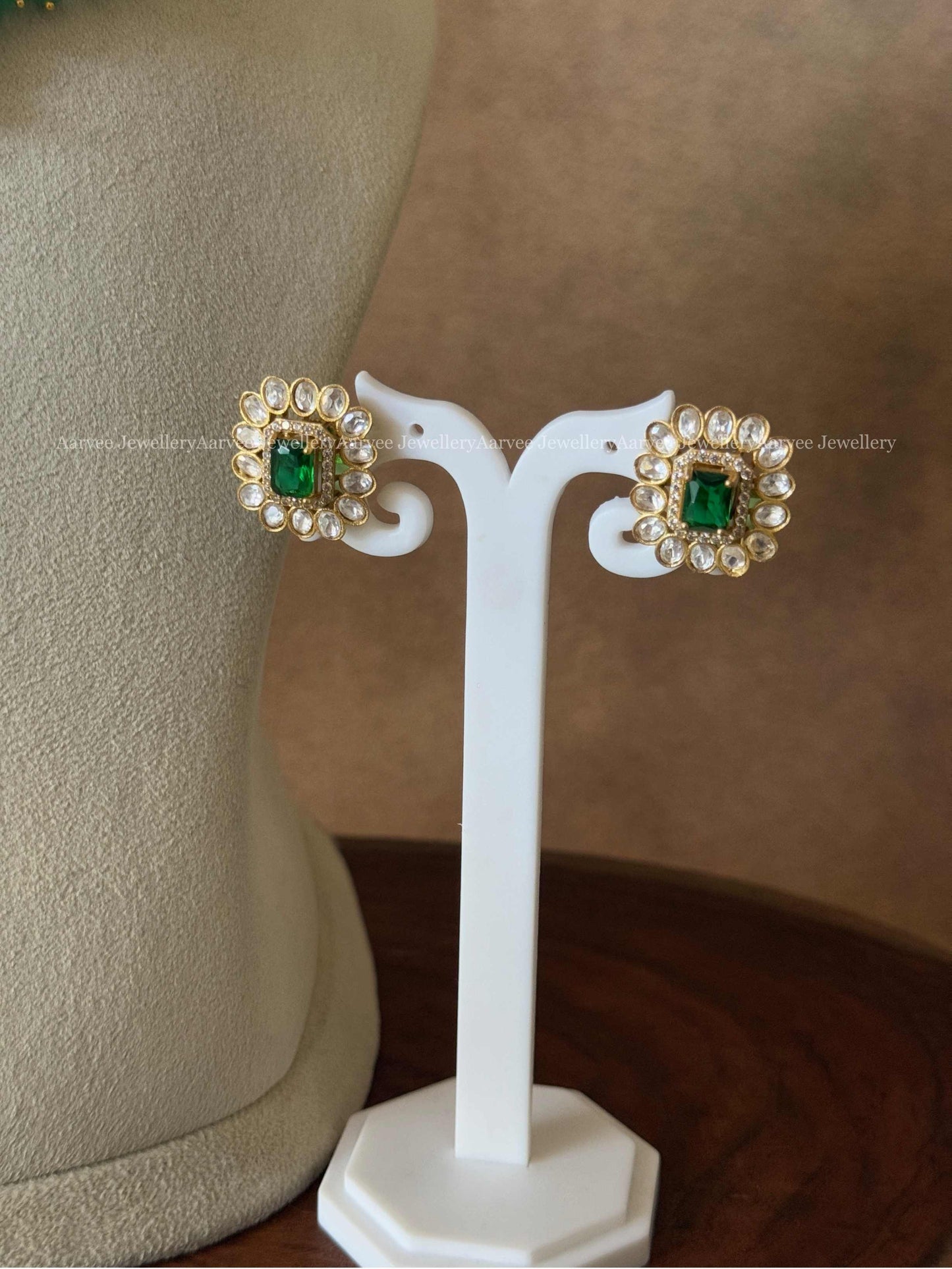 JADAU KUNDAN GREEN/WHITE STONE KANTI NECKLACE SET WITH DARK PASTEL BEADS
