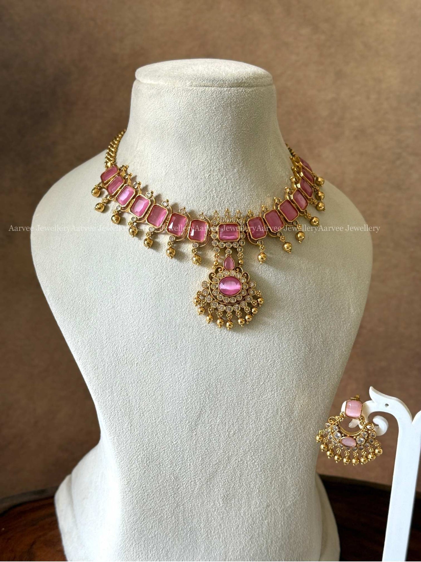PASTEL PINK STONE NECKLACE SET WITH GOLD BEADS