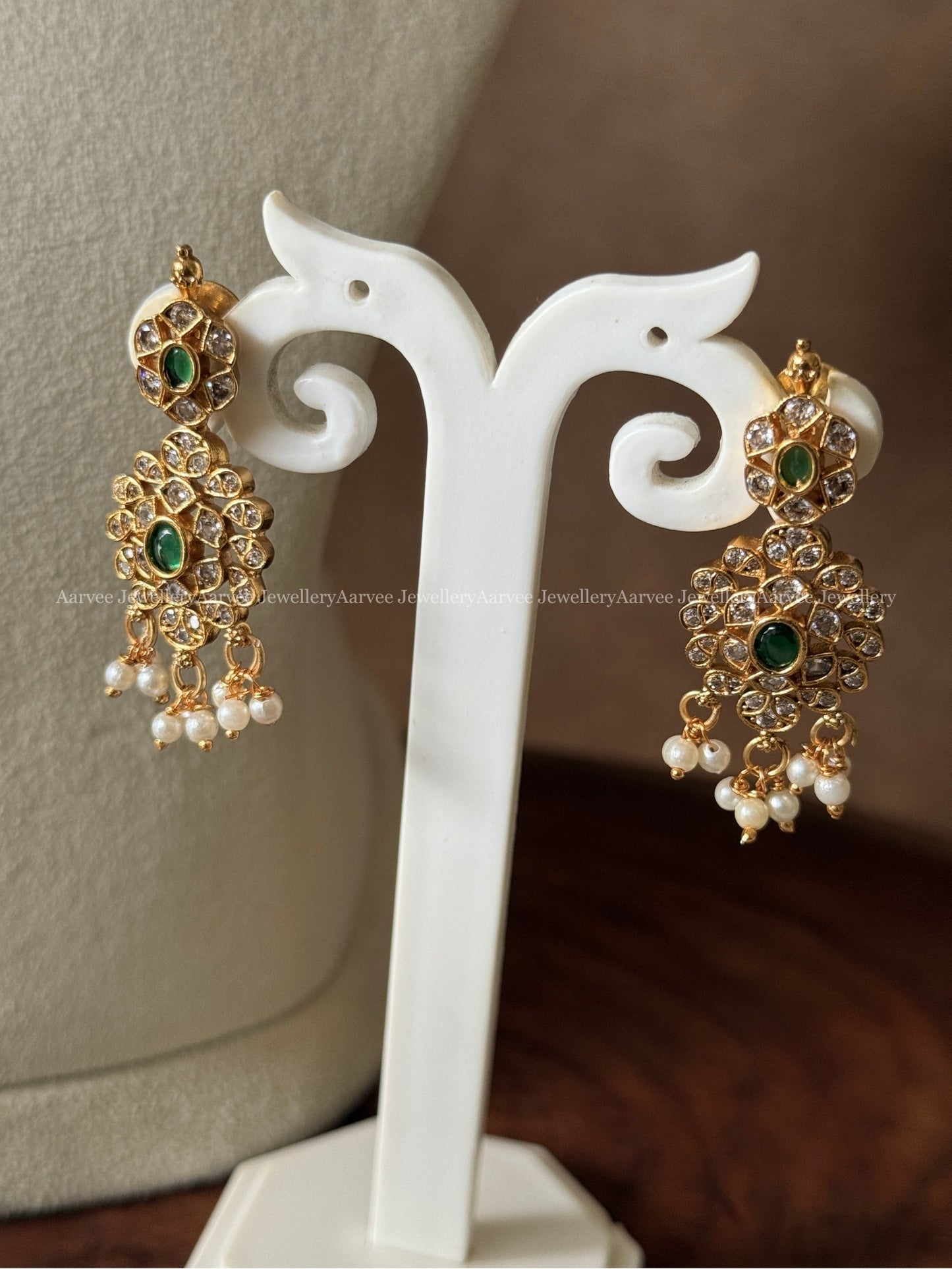 GOLD FINISH CZ STONES MINIMAL CHOKER SET WITH GREEN STONES
