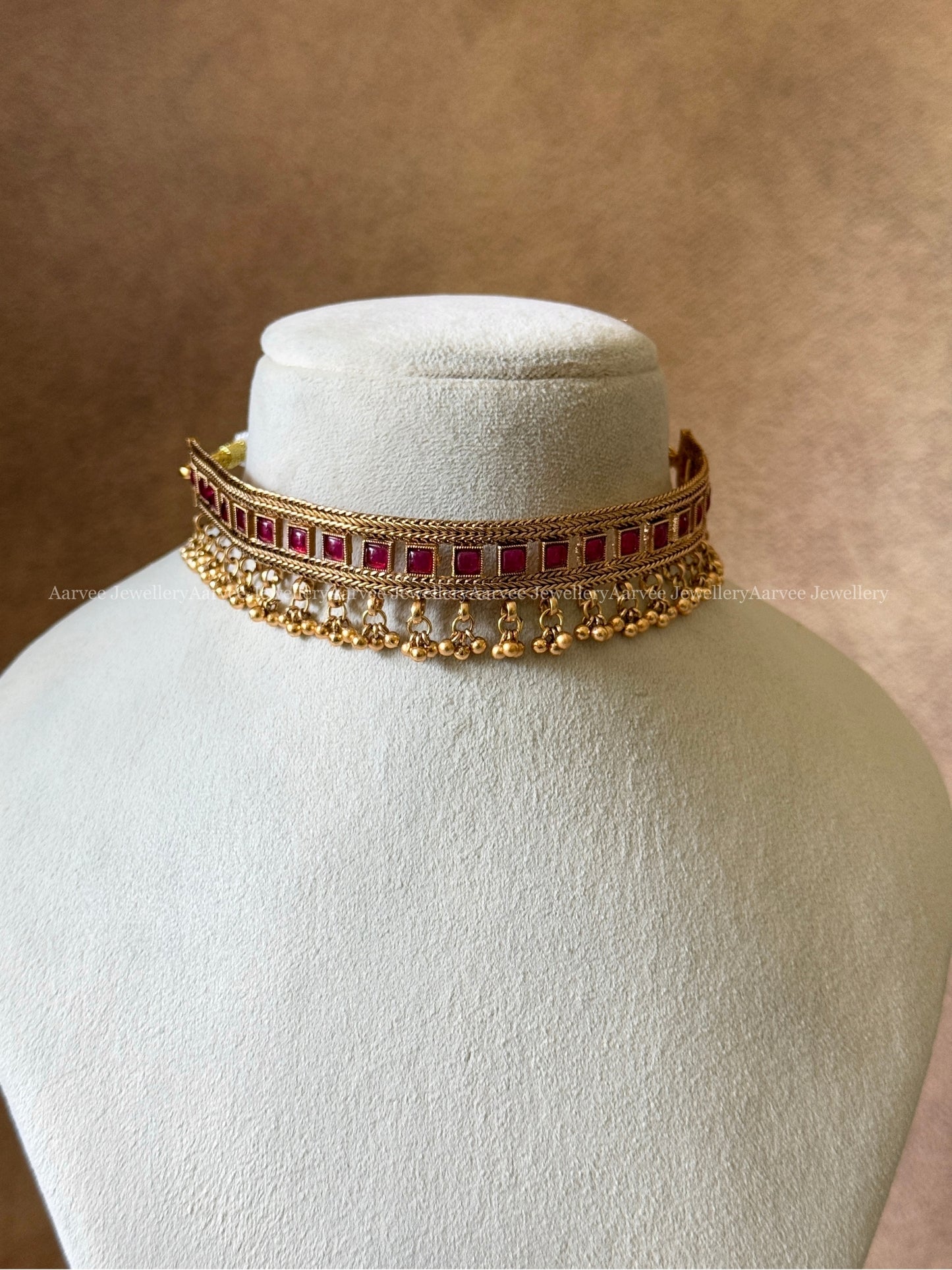 GOLD CHAIN CHOKER SET WITH RED STONES