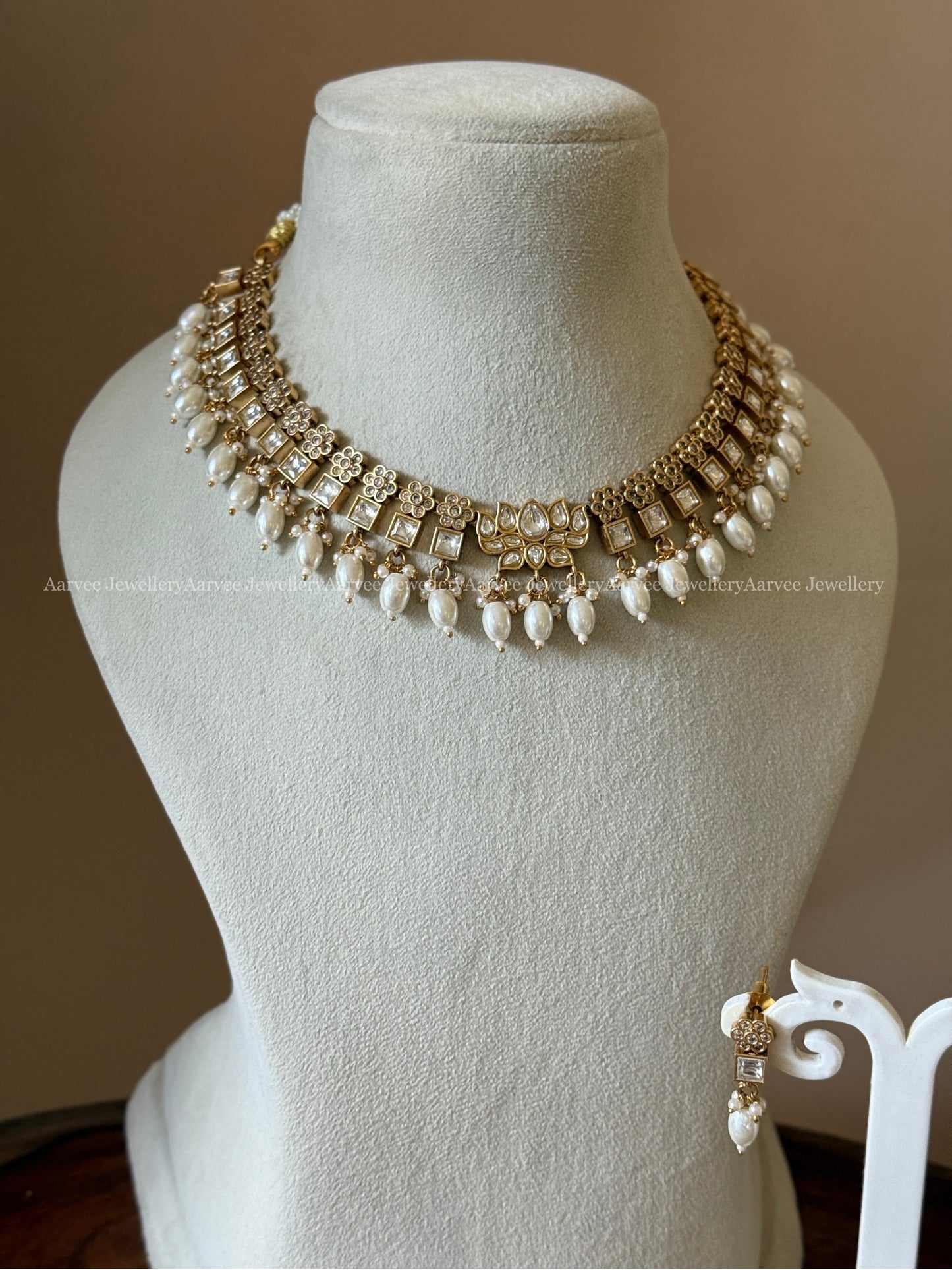 ELEGANT WHITE STONE FLORAL NECKLACE SET WITH LOTUS PENDANT & PEARL BEADS