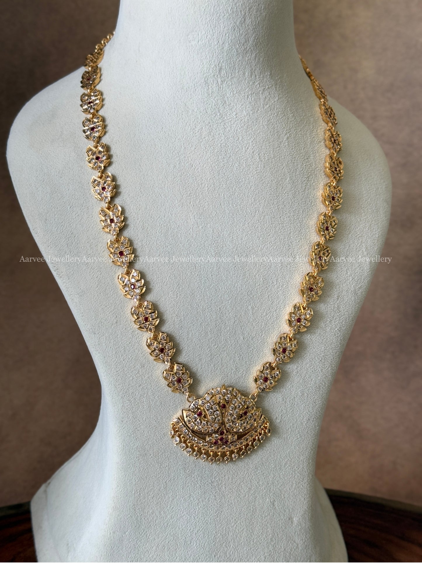 WHITE / RUBY STONE IMPON CHAIN WITH PEACOCK PENDANT