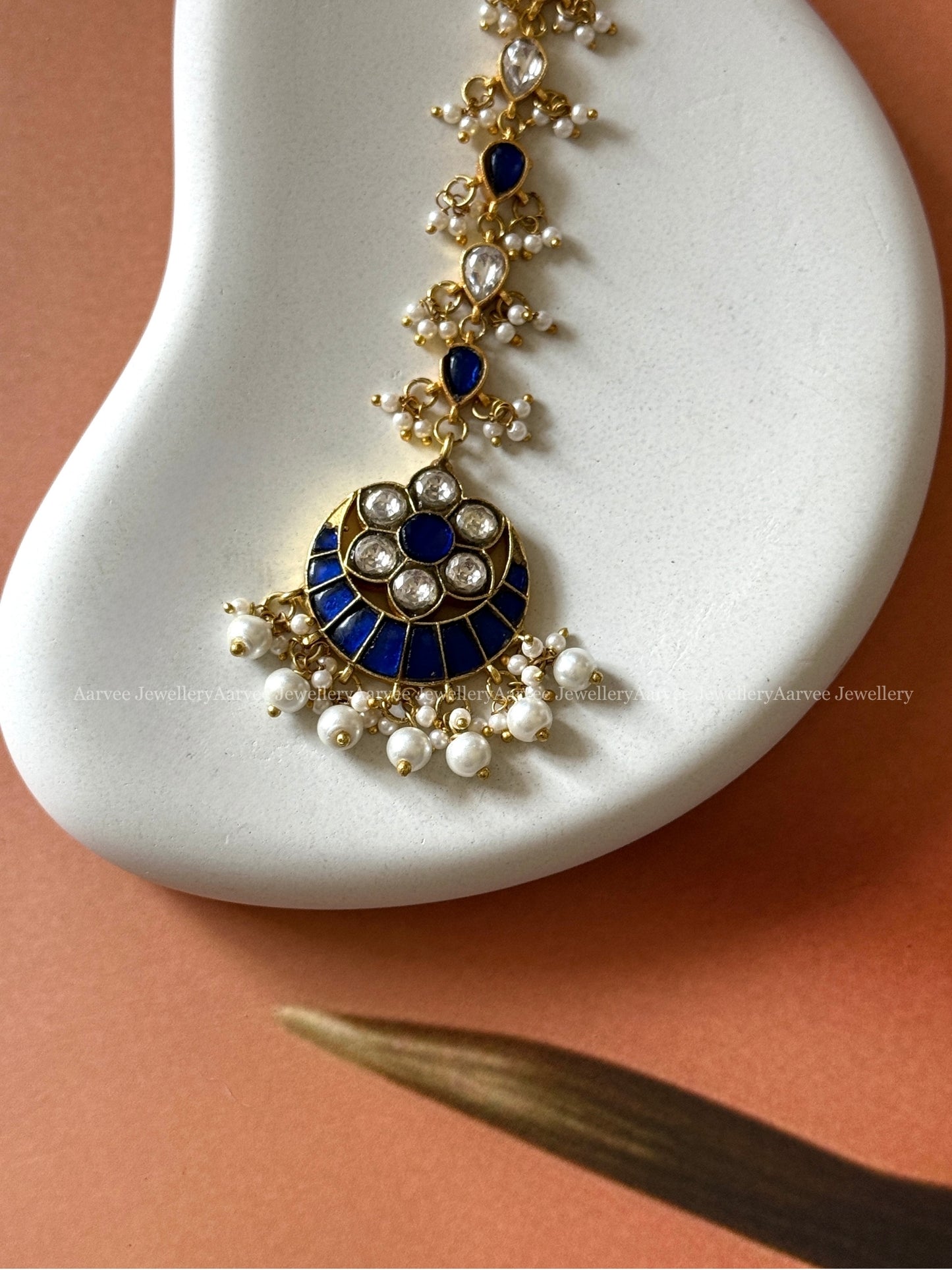 JADAU KUNDAN HALF MOON DESIGN TIKKA WITH WHITE / BLUE STONES WITH PEARLS
