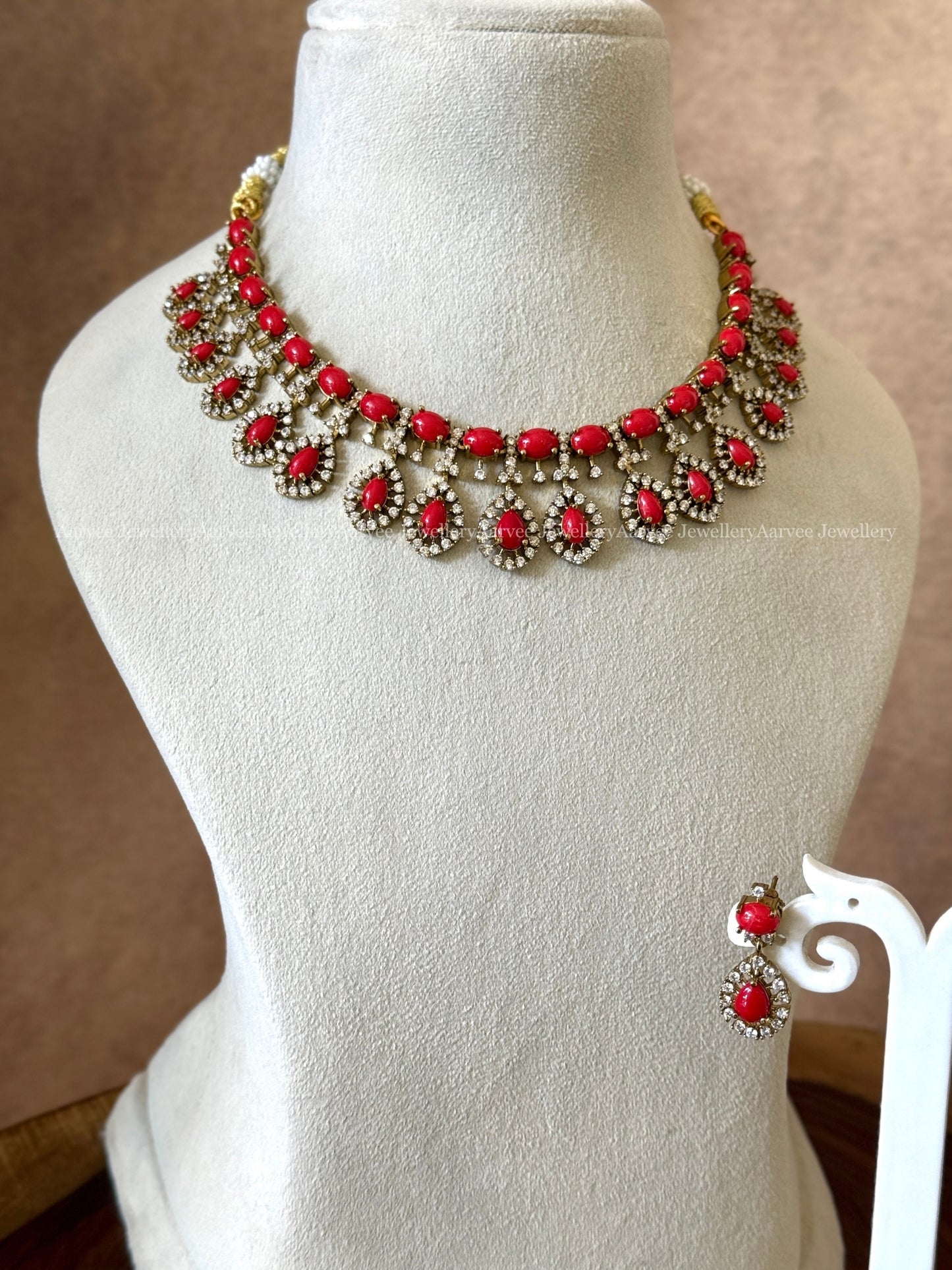 CORAL STONE NECKLACE SET WITH TEAR DROP PENDANT