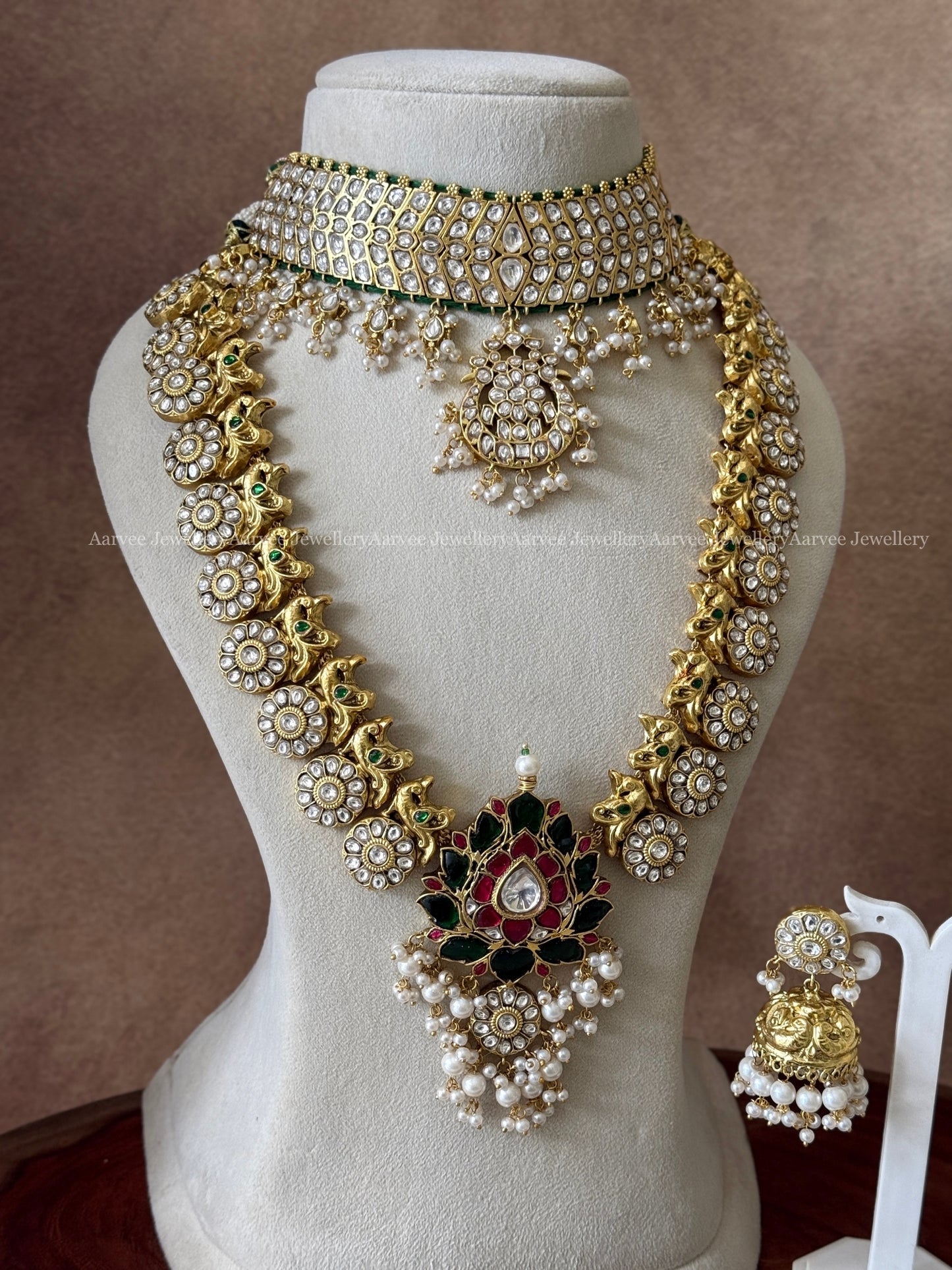 JADAU KUNDAN SEMI BRIDAL WHITE STONE FLORAL CHOKER WITH LOTUS HARAM SET WITH PEARLS