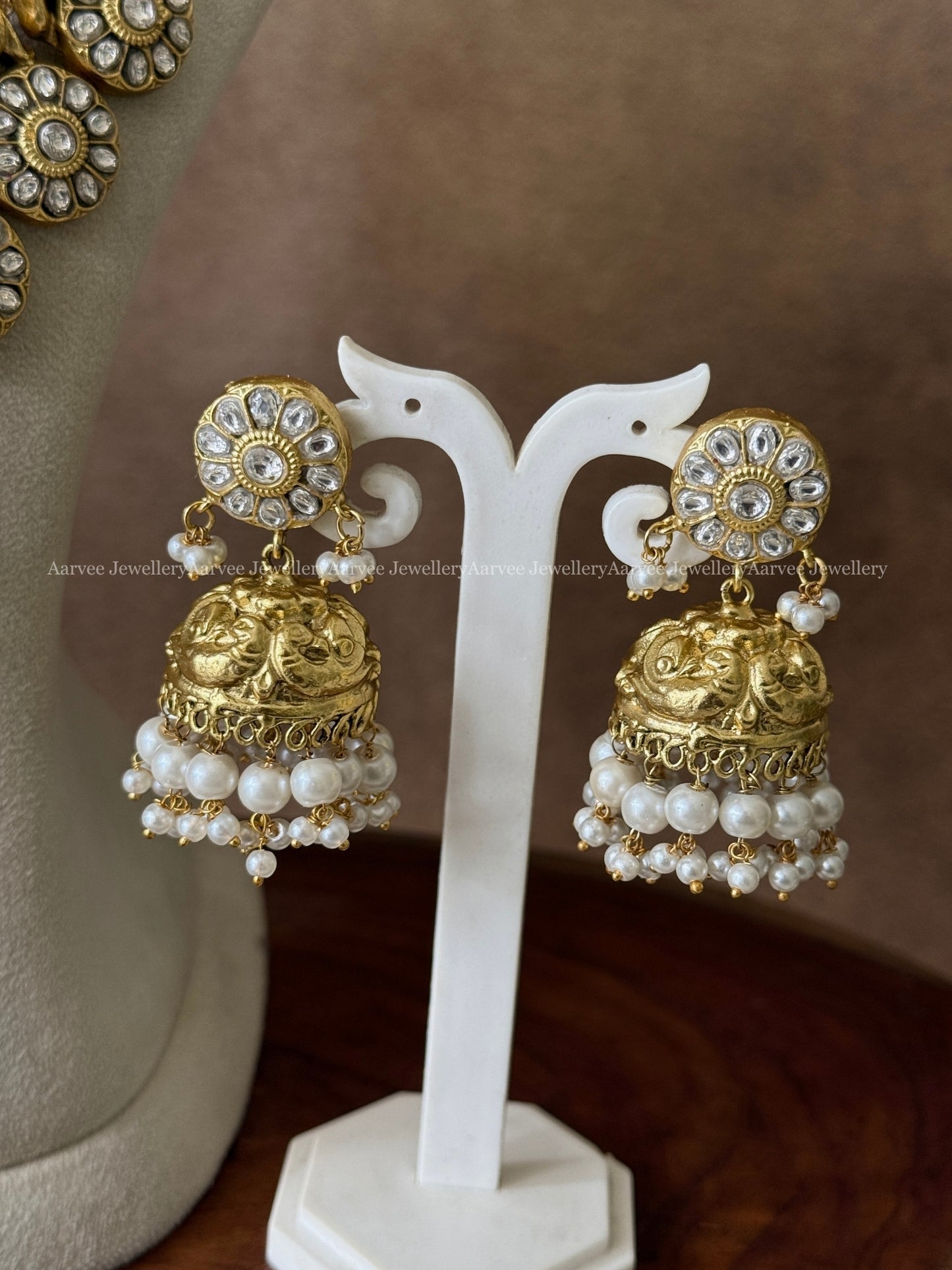 JADAU KUNDAN SEMI BRIDAL WHITE STONE FLORAL CHOKER WITH LOTUS HARAM SET WITH PEARLS