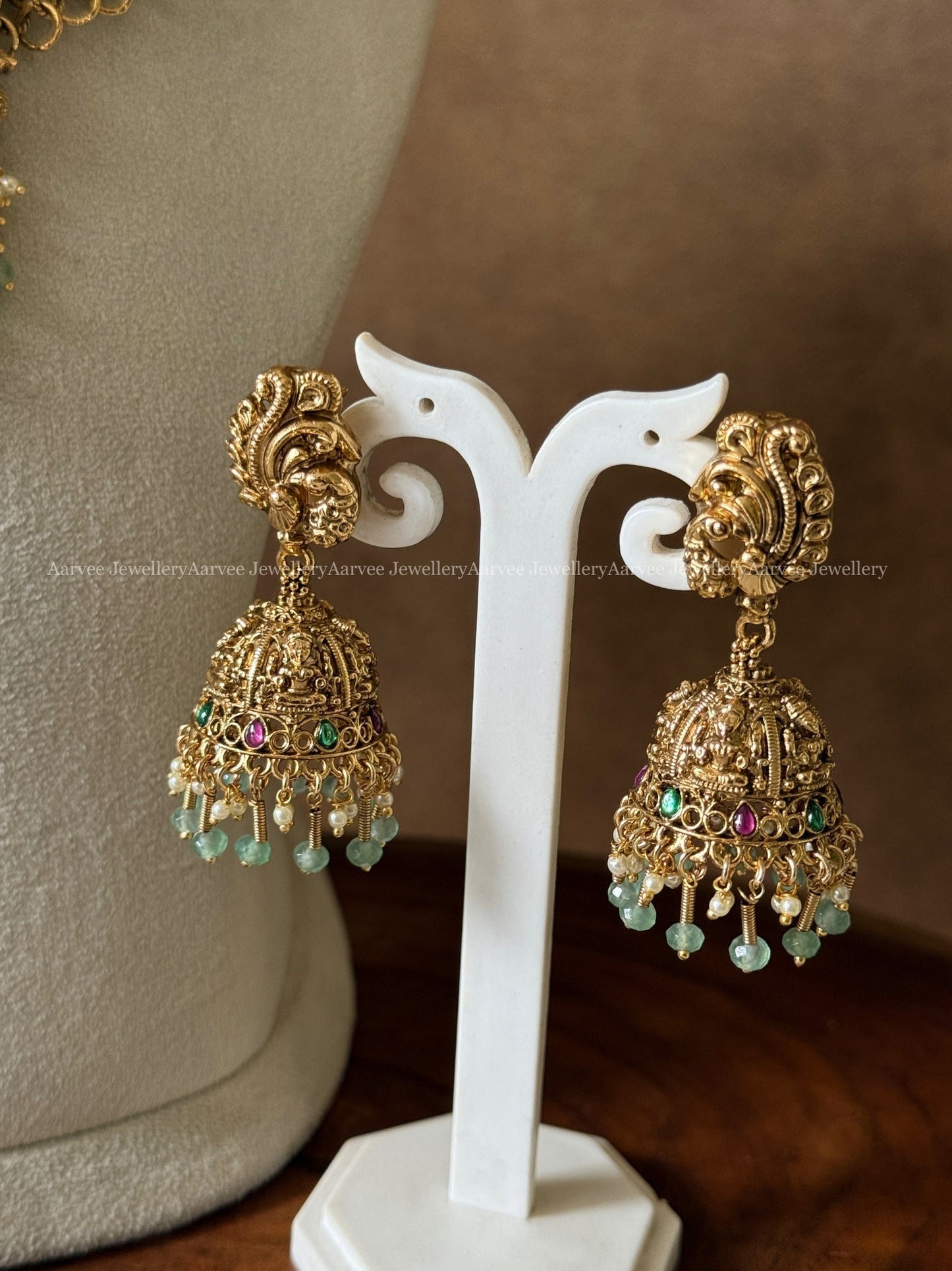 PREMIUM ANTIQUE GOLD FINISH MESH DESIGN LAKSHMI NECKLACE SET WITH PASTEL BEADS