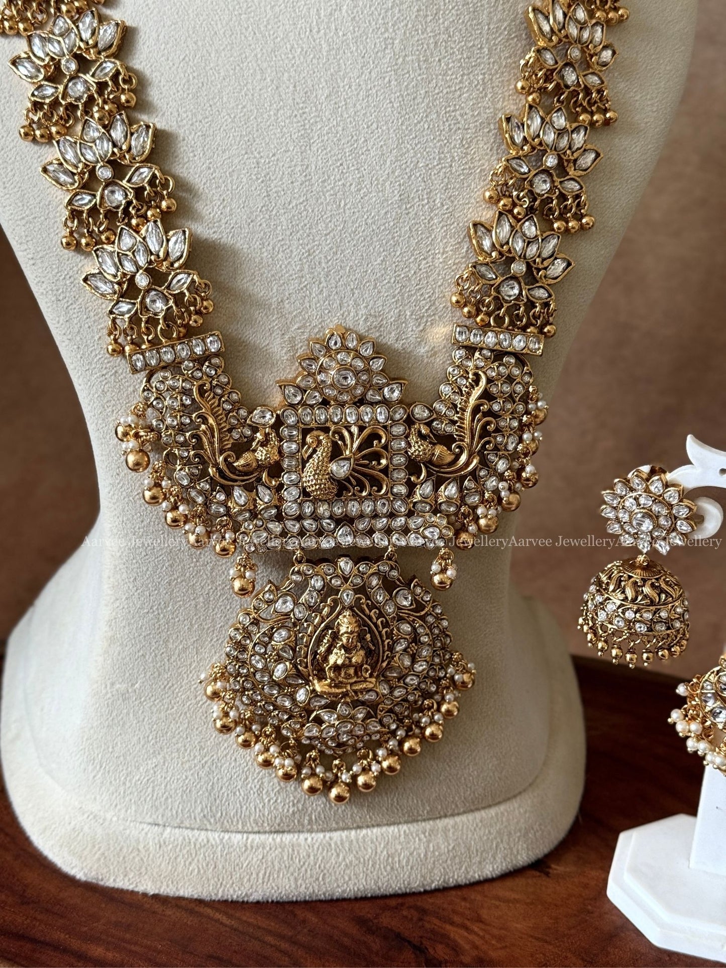 COMBO - WHITE KUNDAN STONE SINGLE PENDANT CHOKER | WHITE KUNDAN STONE LOTUS MOTIF HARAM SET WITH PEACOCK LAKSHMI PENDANT AND  MIX OF PEARLS & GOLD BEADS
