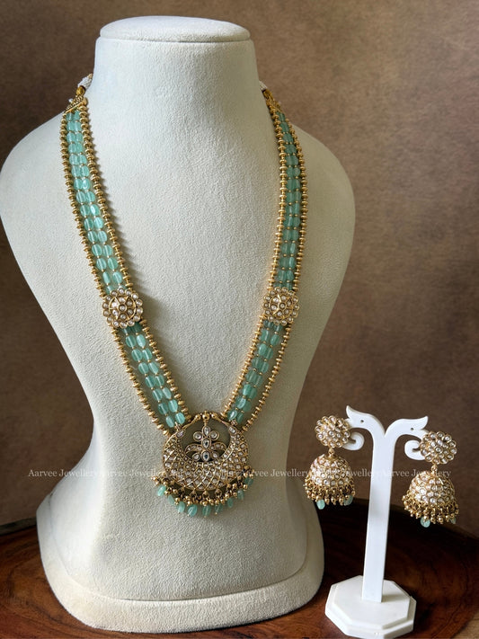 BLUE BEADS MID LENGTH CHAIN SET WITH FLORAL PENDANT IN WHITE STONES