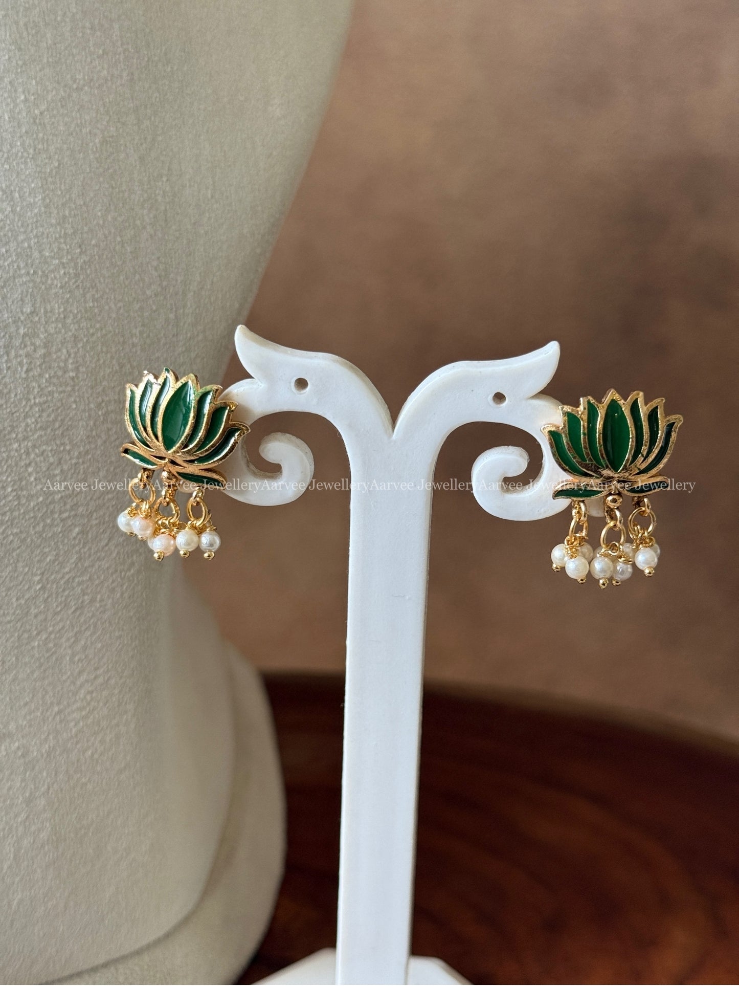 GREEN LOTUS NECKLACE SET WITH PEARL DROPS - PREMIUM
