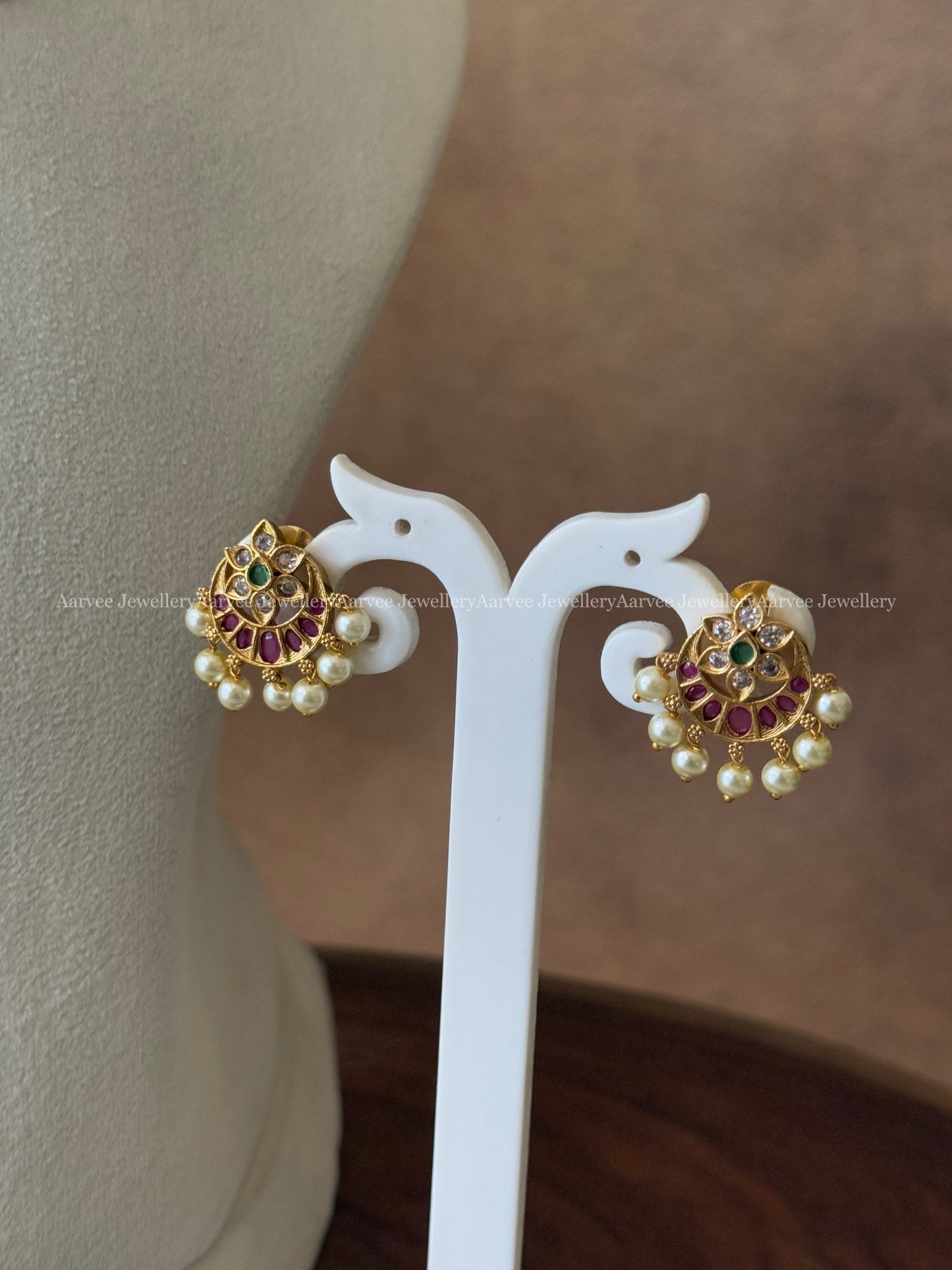 GOLD TONE MULLAMOTTU NECKLACE SET WITH CHAND FLORAL PENDANT