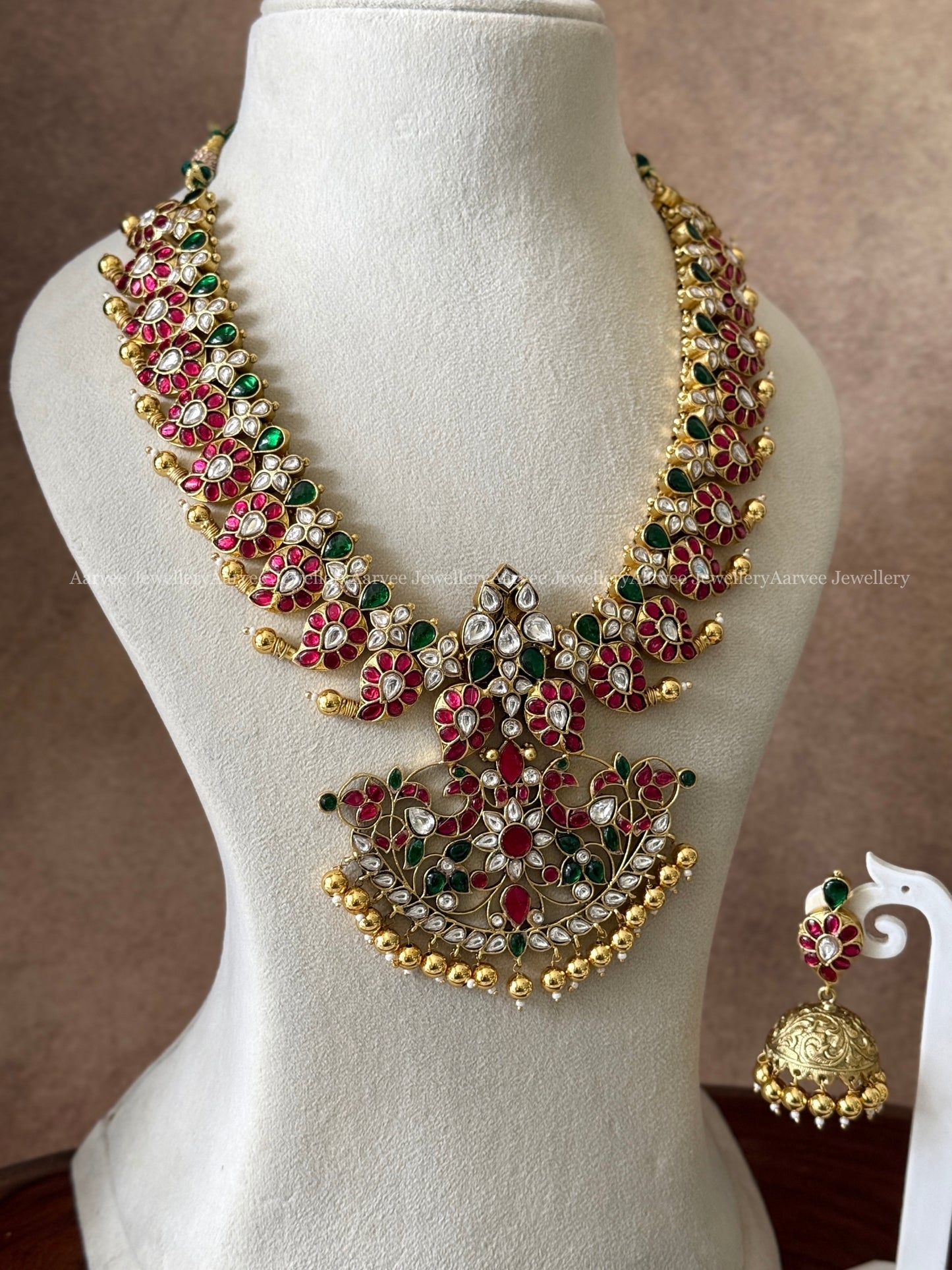 JADAU KUNDAN MANGO MOTIF FLORAL MIDLENGTH HARAM WITH GOLD BEADS