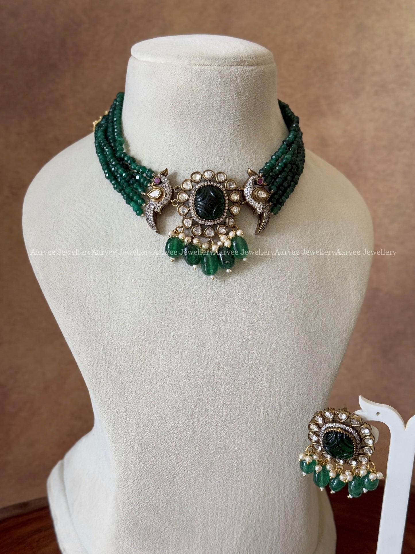 VICTORIAN GREEN BEADS CHOKER SET