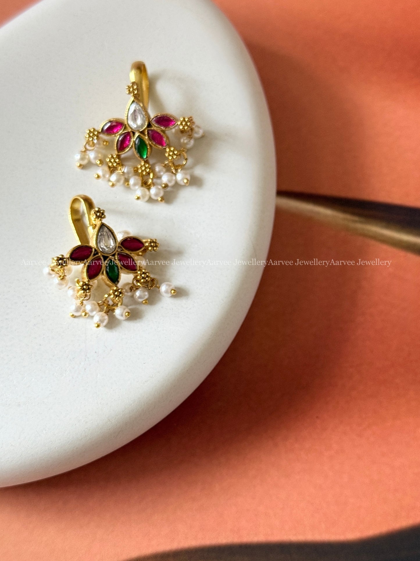 JADAU KUNDAN RUBY/GREEN/WHITE STONES FLORAL DESIGN EAR CUFF / BUGADI
