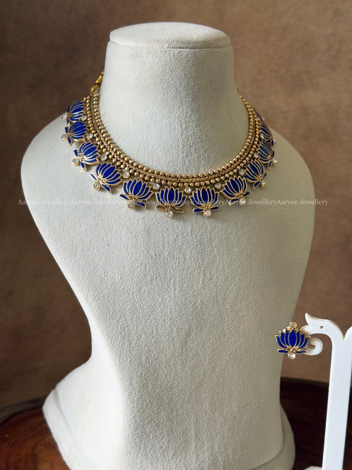 PREMIUM GOLD CHAIN LOTUS NECKLACE SET IN BLUE COLOR