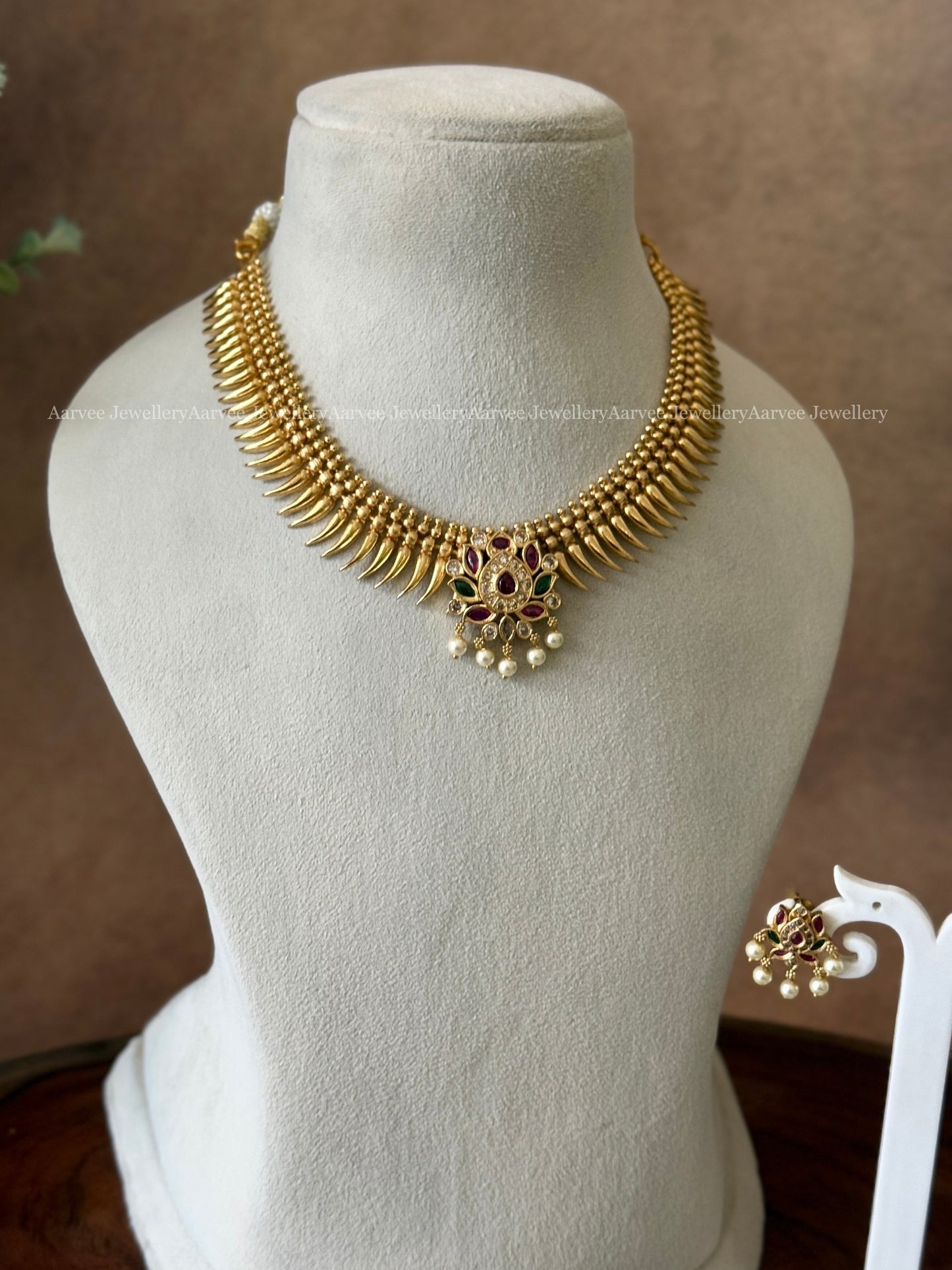 GOLD TONE MULLAMOTTU NECKLACE SET WITH CZ LOTUS PENDANT