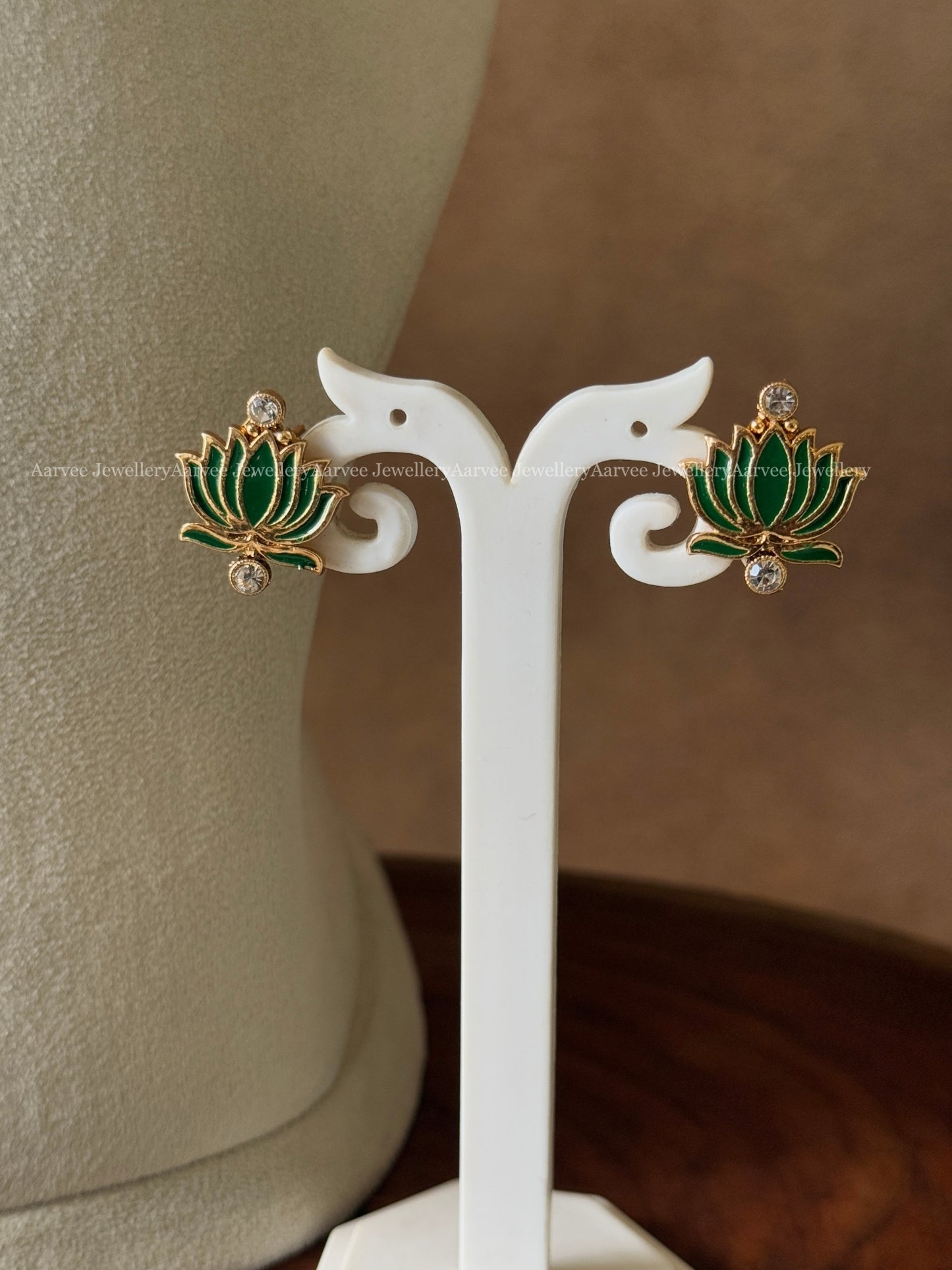 PREMIUM GOLD CHAIN LOTUS NECKLACE SET IN GREEN COLOR