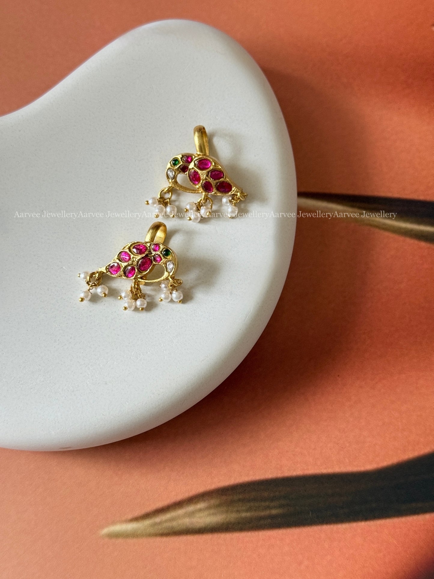 JADAU KUNDAN RUBY/GREEN/WHITE STONES PARROT DESIGN EAR CUFF / BUGADI