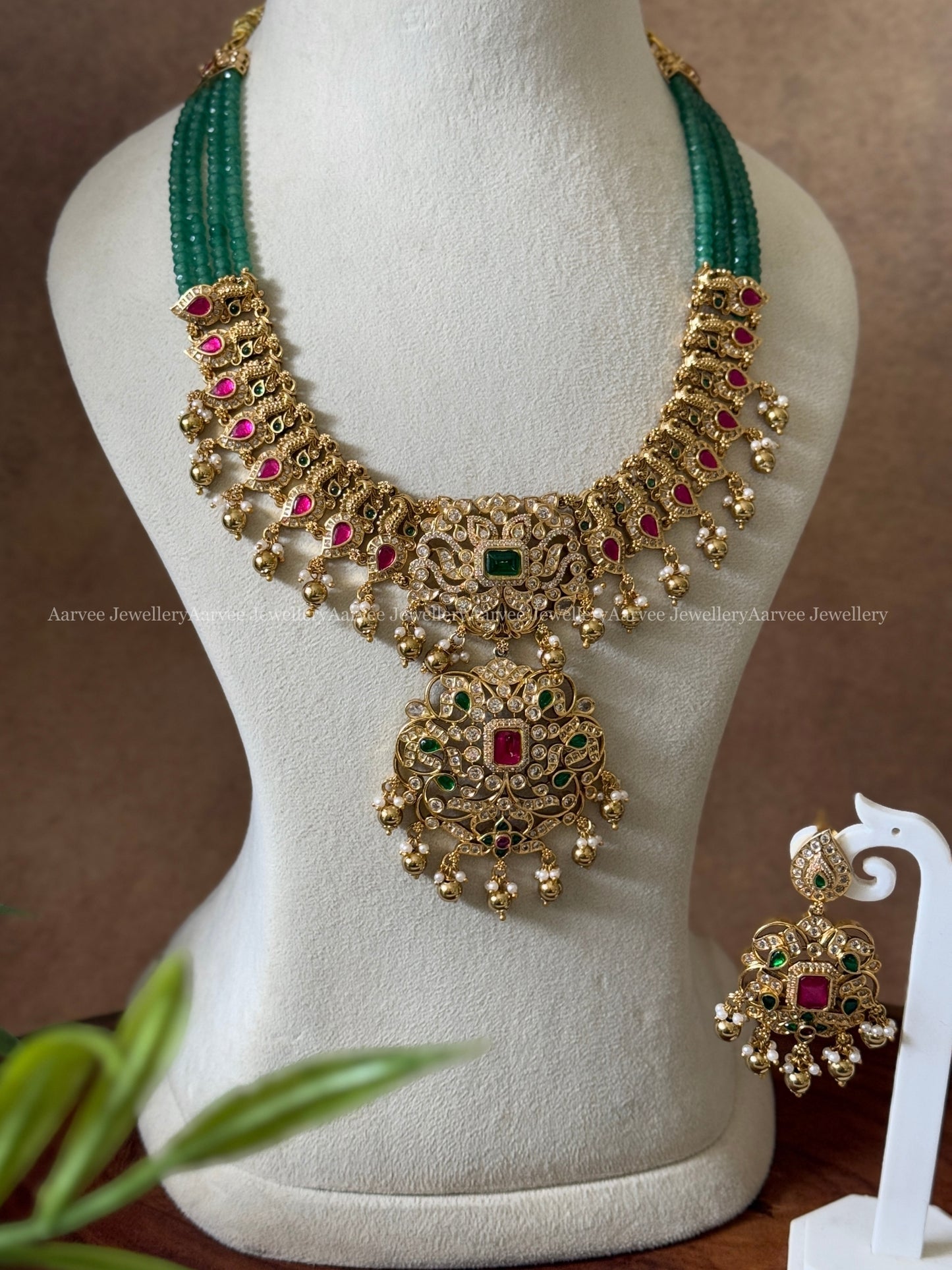 PASTEL BEADED GOLD FINISH PINK / GREEN STONE NECKLACE SET WITH GOLD BEADS