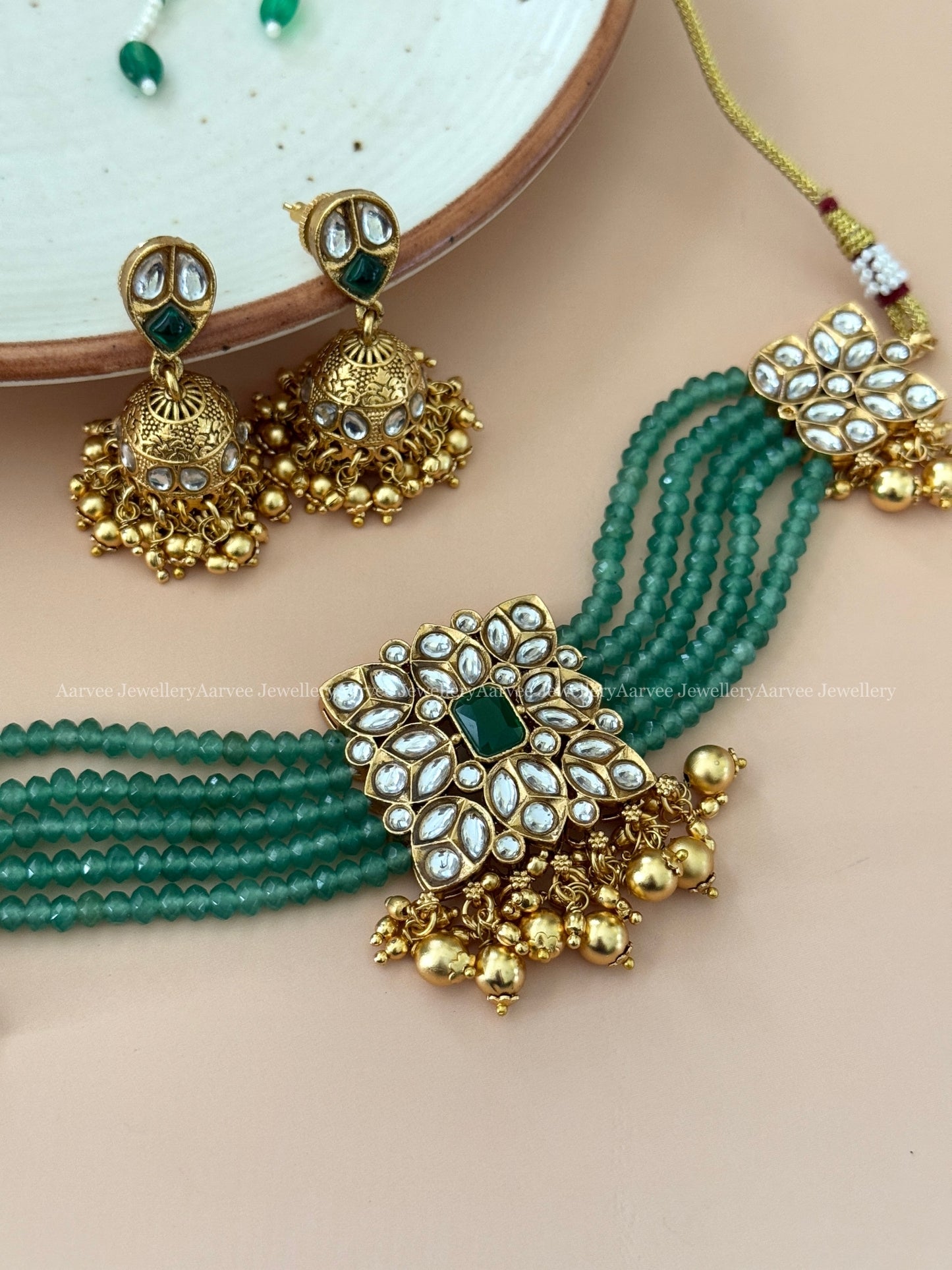 PASTEL BEADED SQUARE CHOKER SET WITH WHITE STONES WITH GOLD BEADS