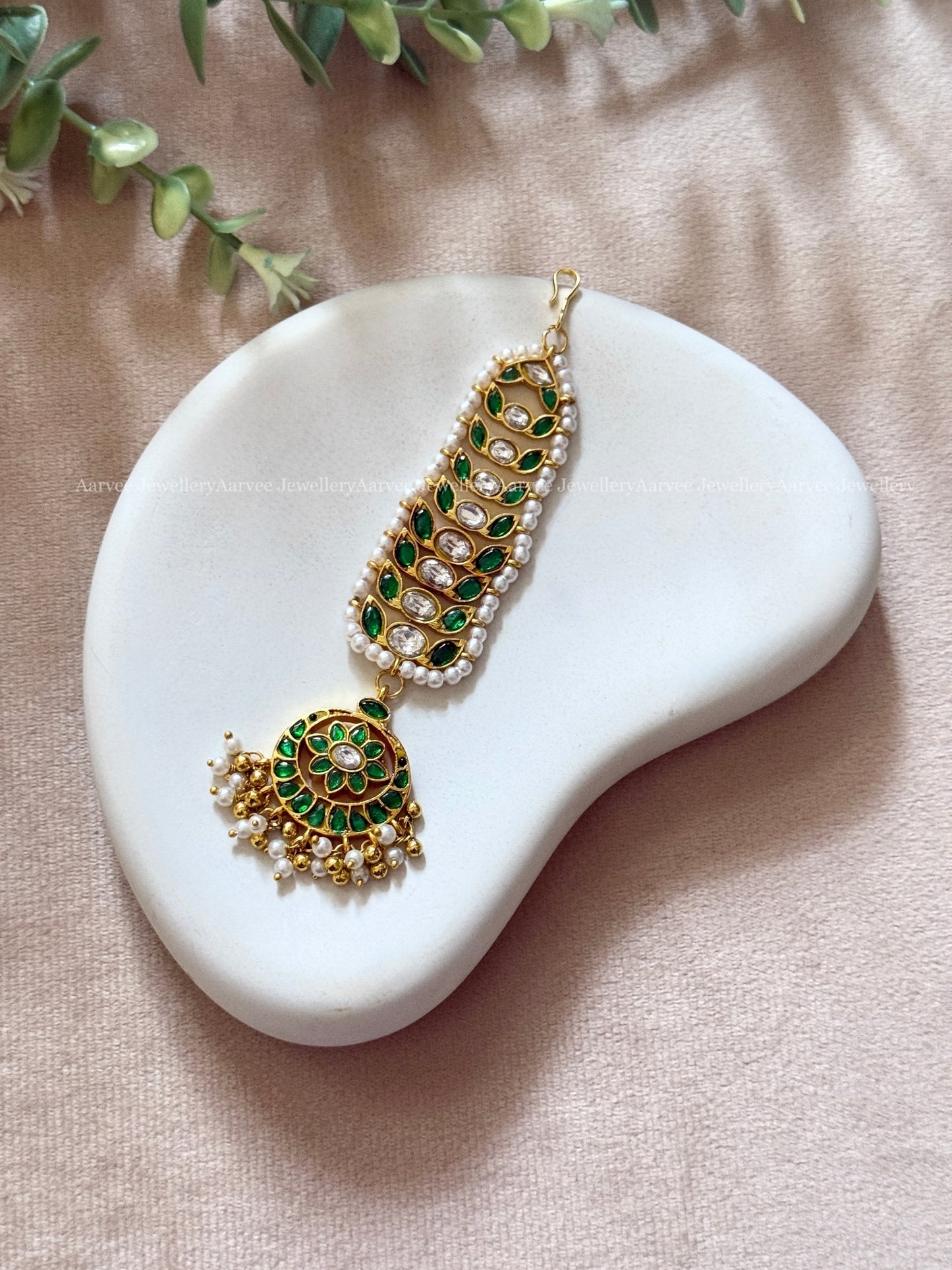 JADAU KUNDAN GREEN STONE TIKKA WITH PEARL AND GOLD BEADS