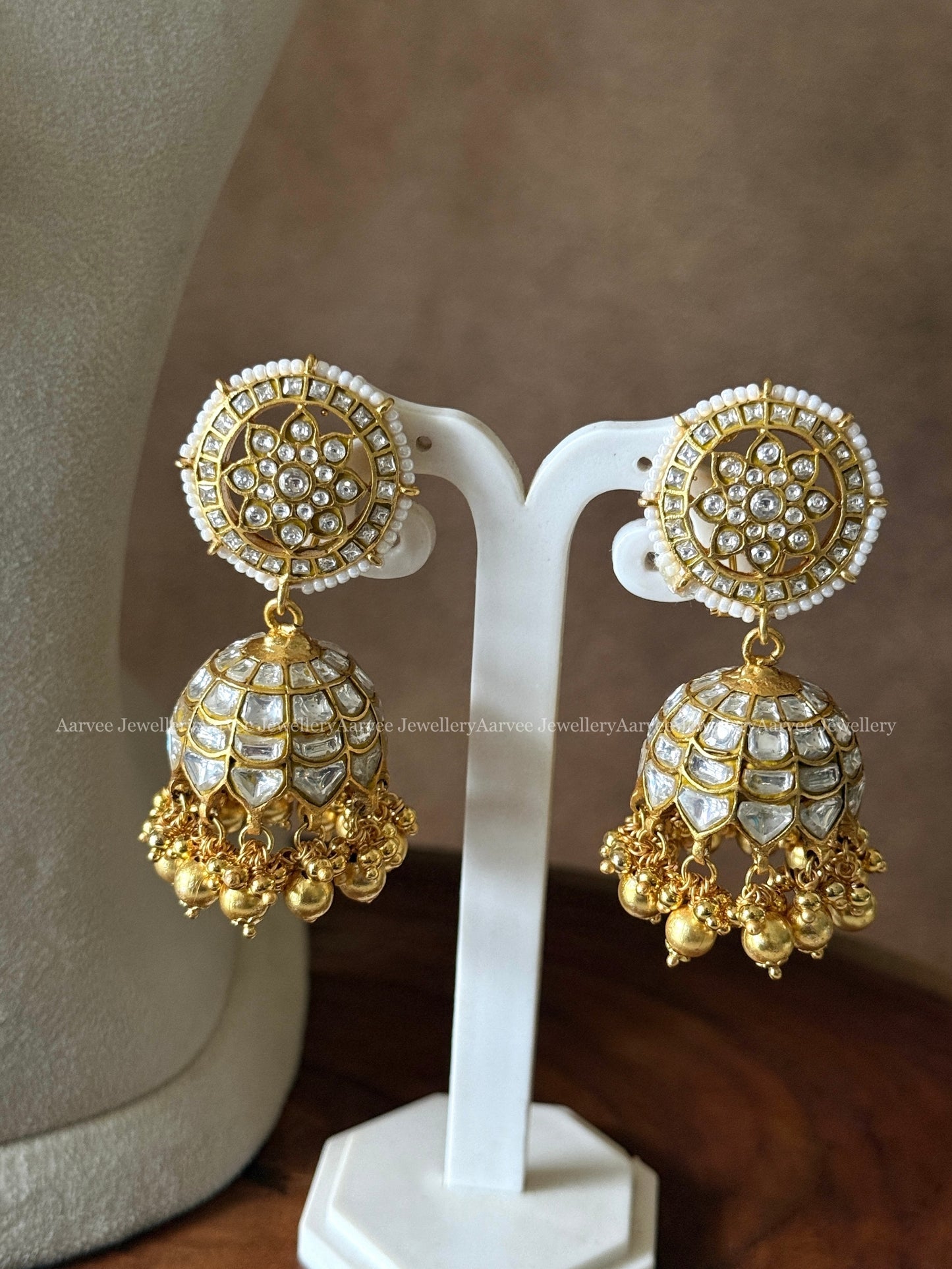 JADAU KUNDAN STATEMENT NECKLACE & BUTTA JHUMKI WITH WHITE STONES & GOLD BEADS