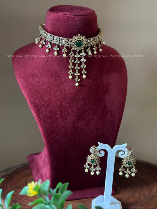 VICTORIAN HIGHNECK CHOKER SET WITH GREEN STONE