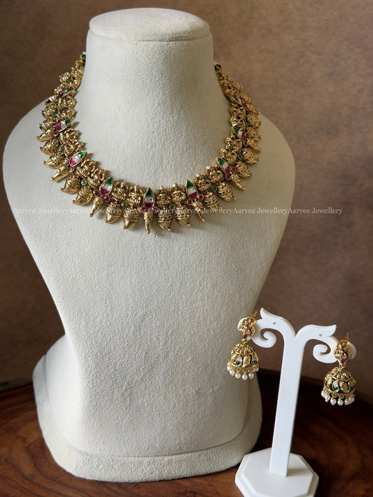 ANTIQUE GOLD TONE LAKSHMI AND MULTI COLOR KEMP STONES NECKLACE SET