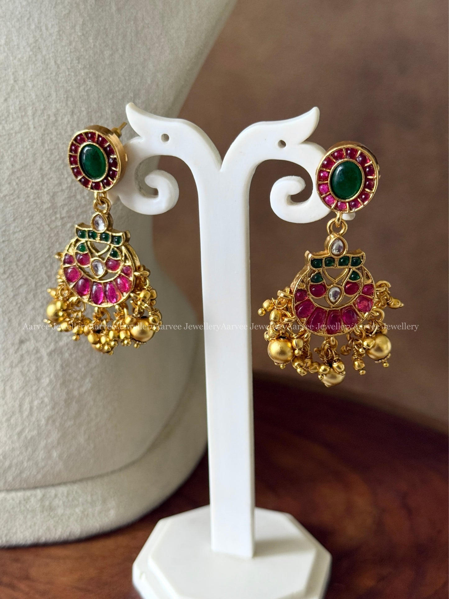 PREMIUM KEMP WHITE/ RUBY/GREEN STONES MULTI PENDANT CHOKER SET WITH GOLD BEADS