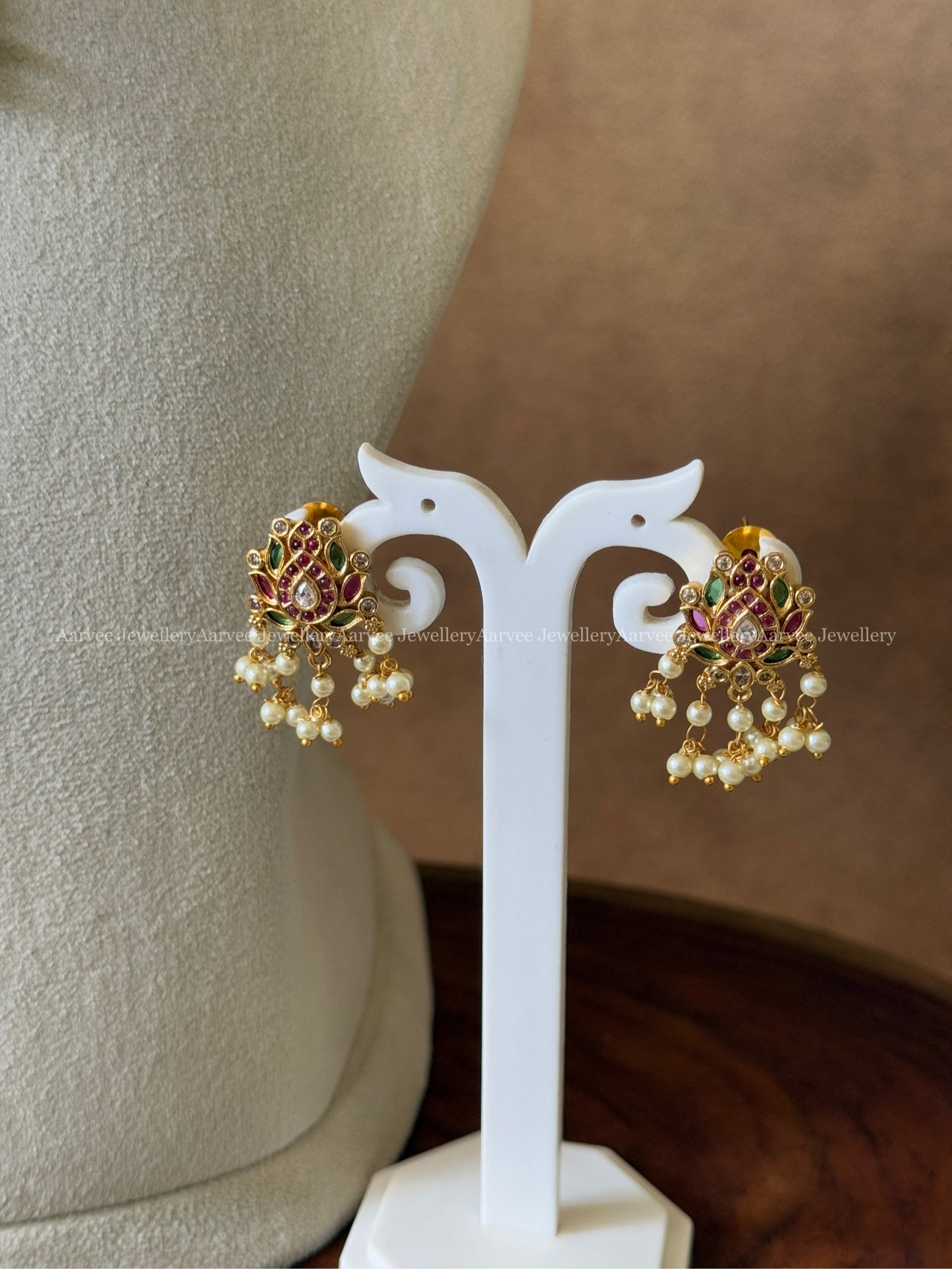 DELICATE GOLD CHAIN WITH LOTUS PENDANT NECKLACE SET